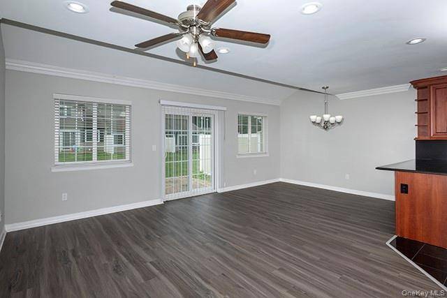 5000 Townhouse DR #4303, Coram, NY 11727