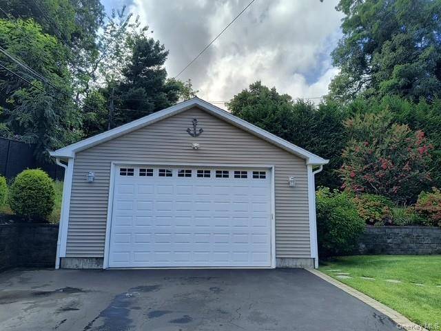 50 Gristmill DR, Kings Park, NY 11754