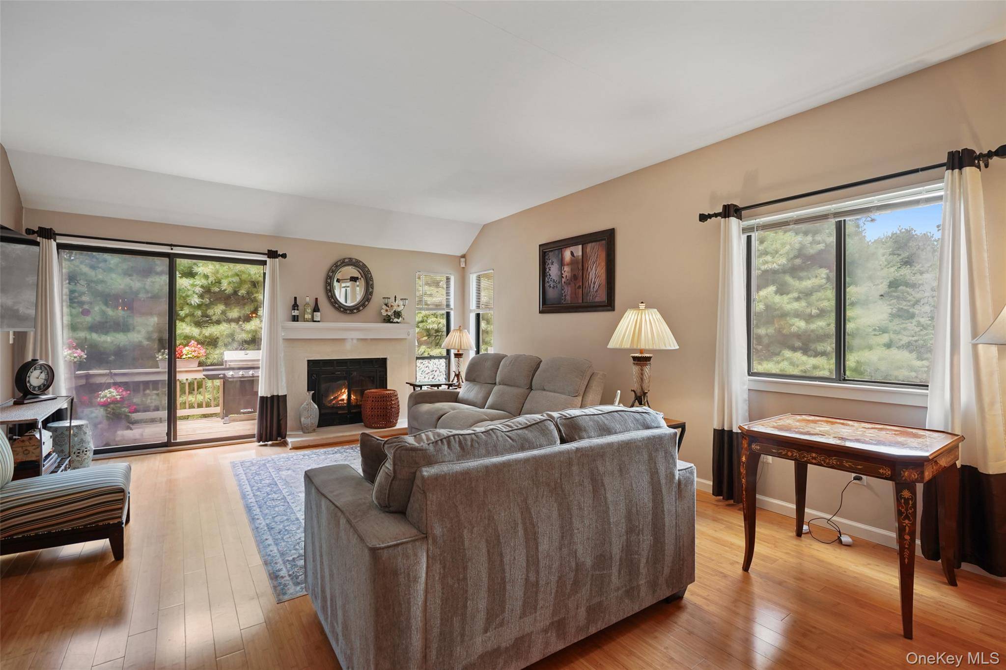 537 Heritage Hills DR #F, Somers, NY 10589