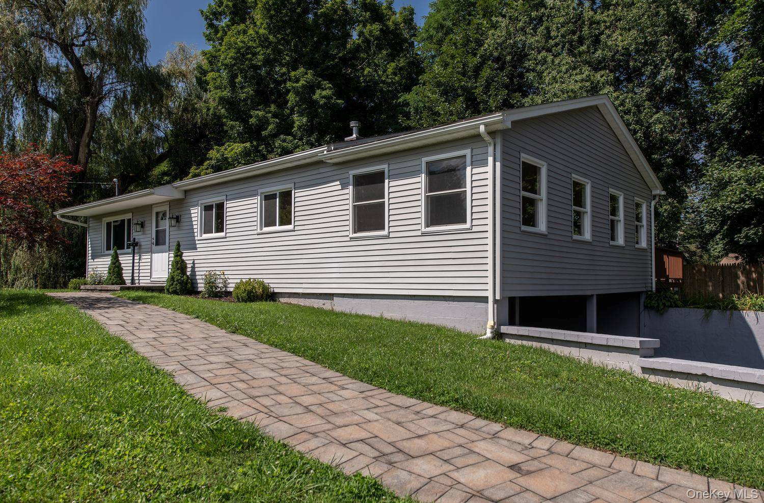 16 Trinity PL, Rhinebeck, NY 12572