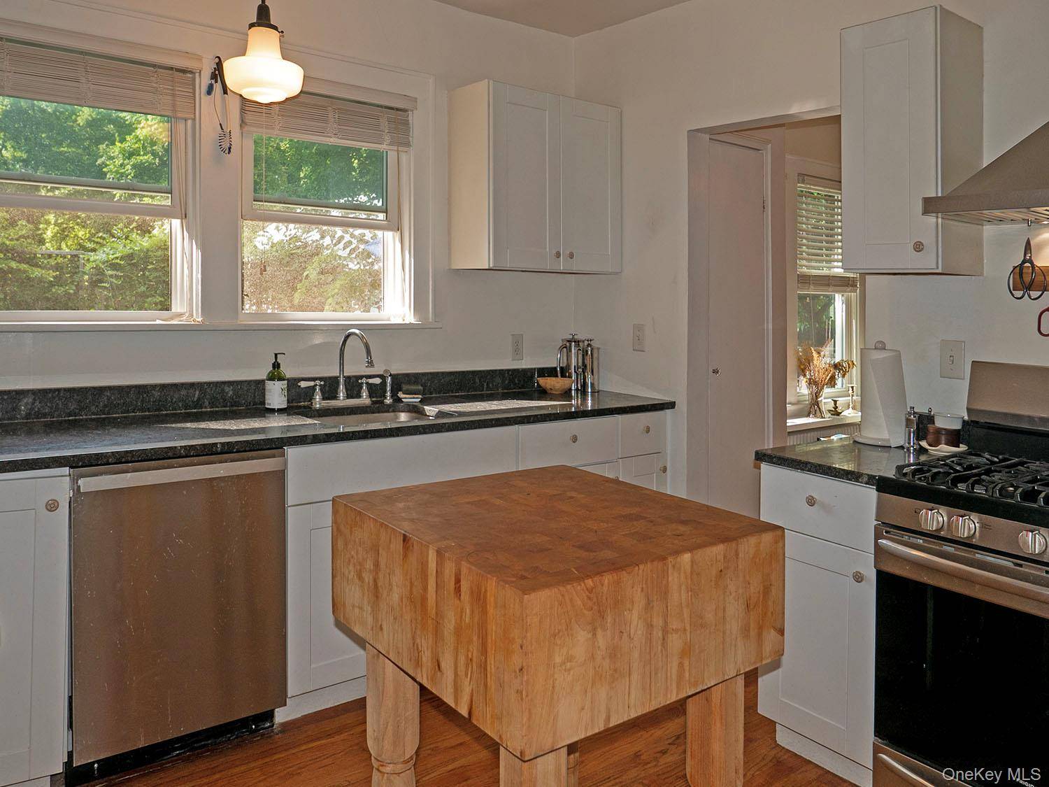 9 Old LN, Hudson, NY 12534