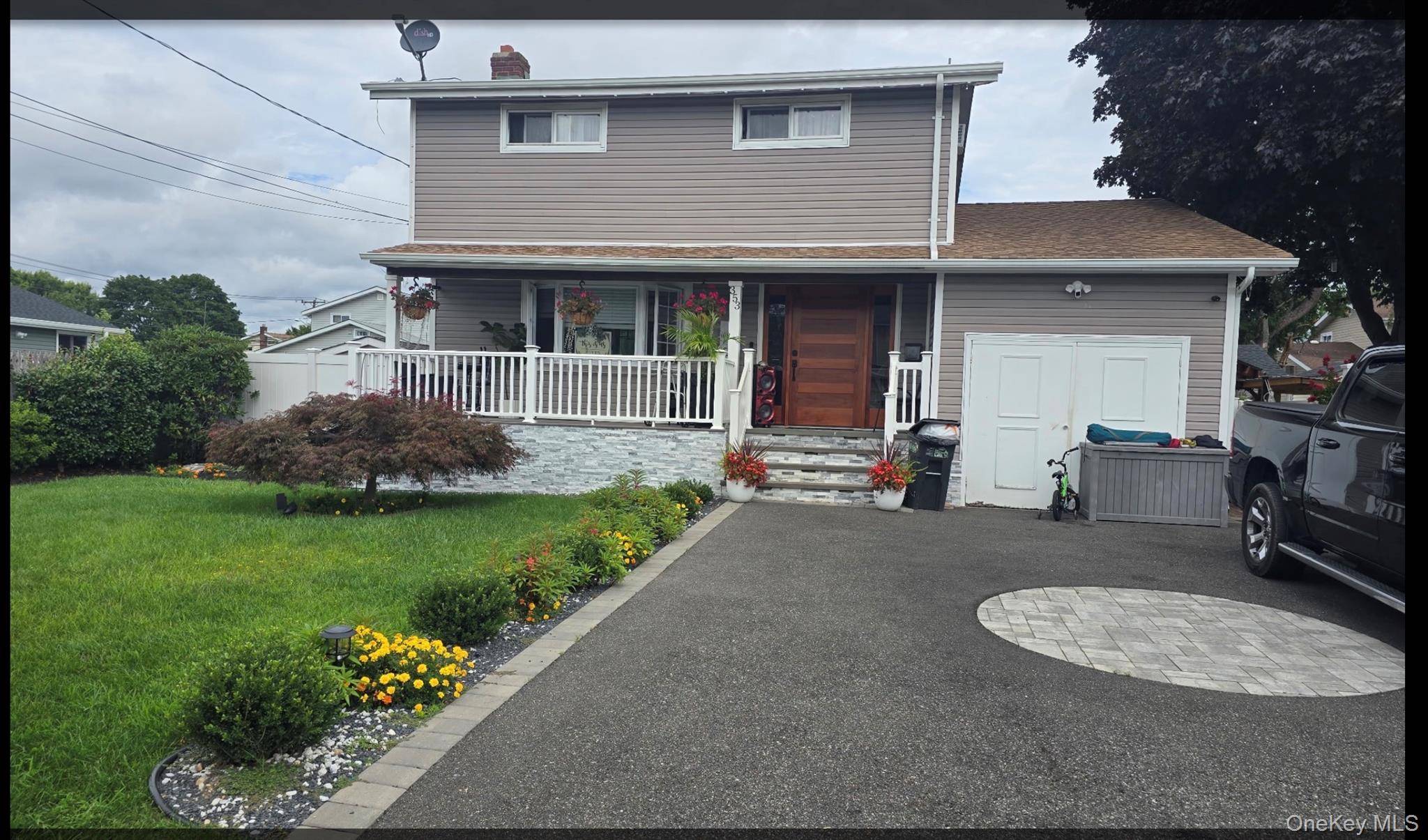 353 Barleau ST, Brentwood, NY 11717