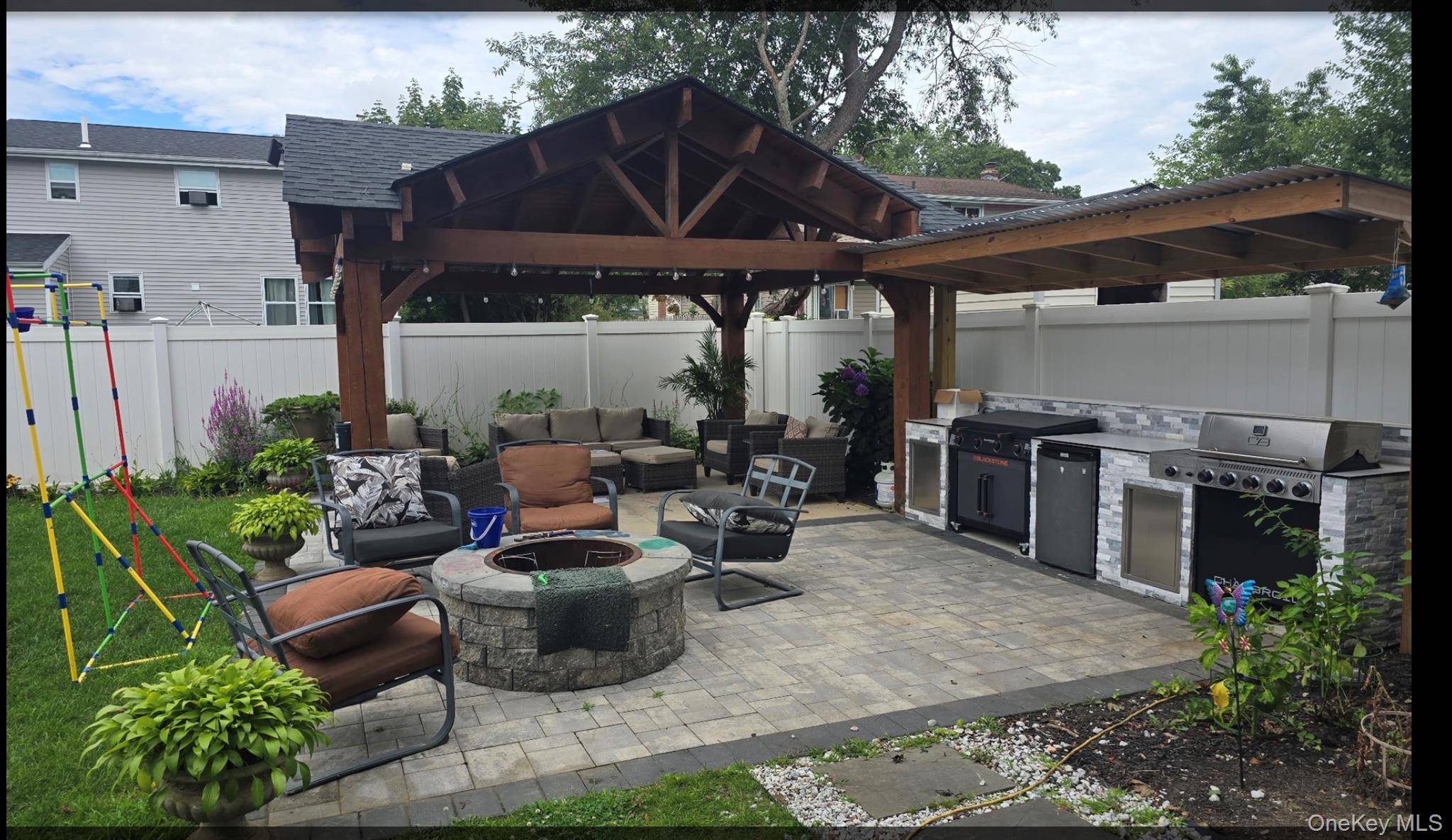 353 Barleau ST, Brentwood, NY 11717