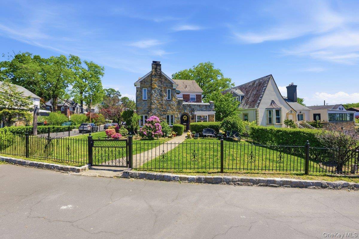 51 Cumberland DR, Yonkers, NY 10704