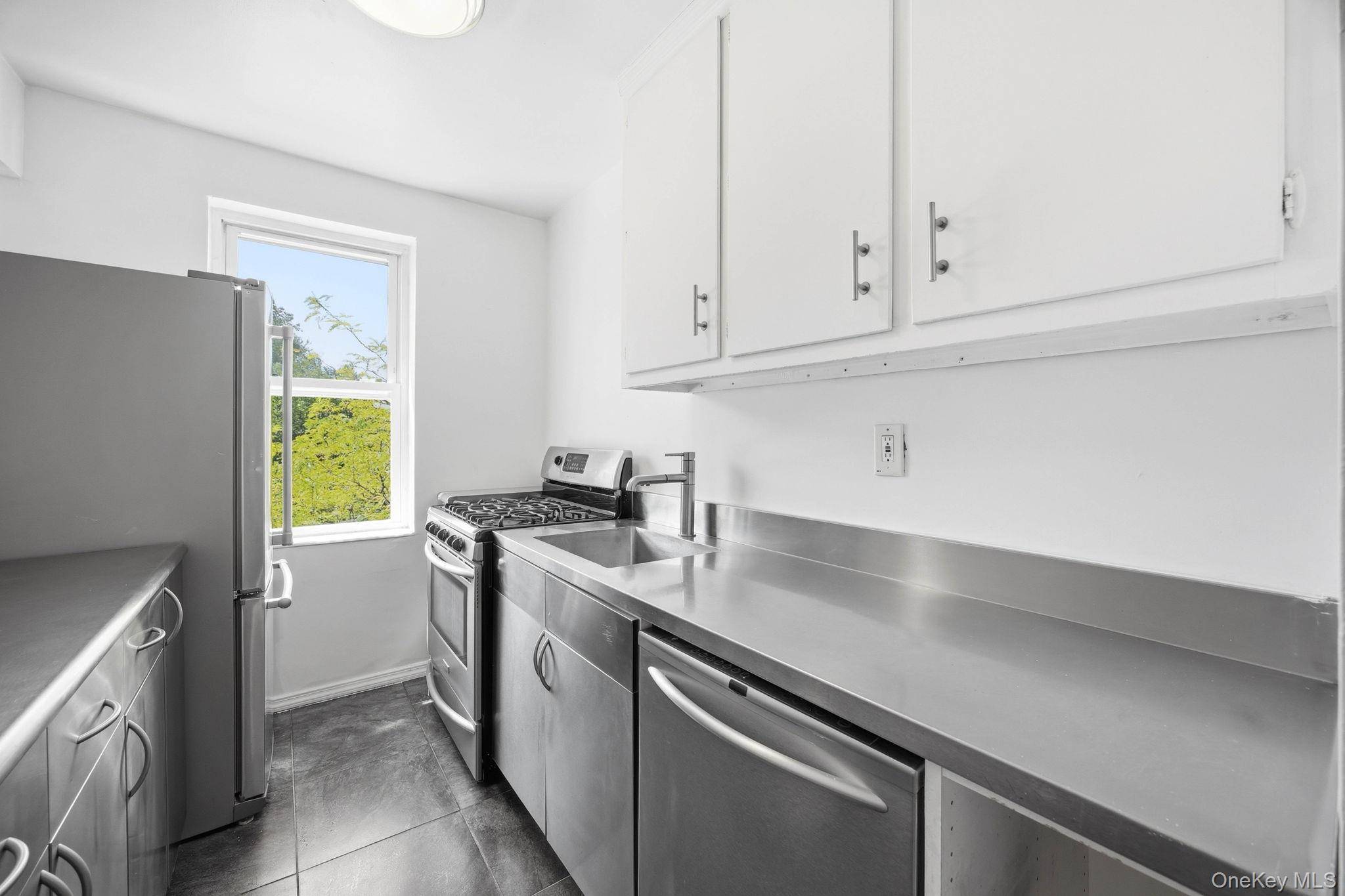 800 Grand Concourse #2DN, Bronx, NY 10451