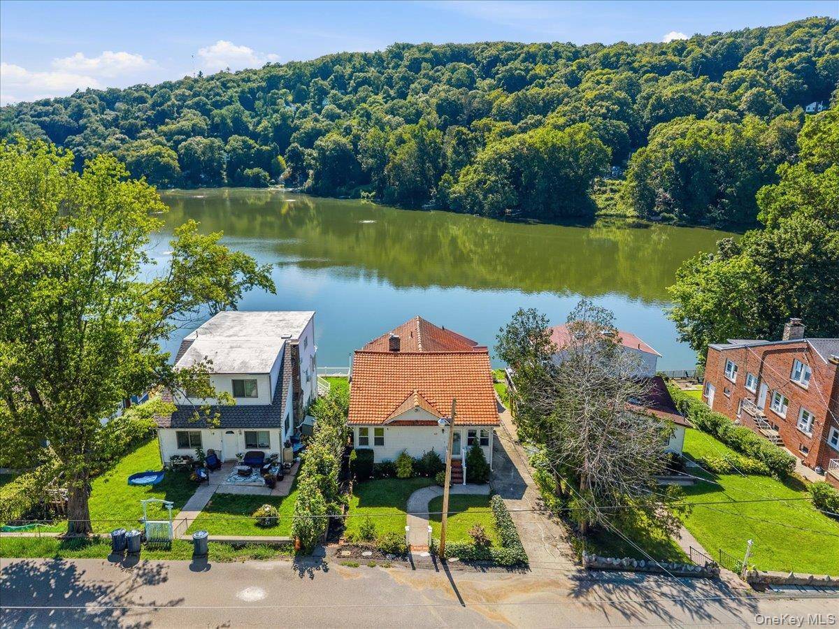 65 Lake DR, Lake Peekskill, NY 10537