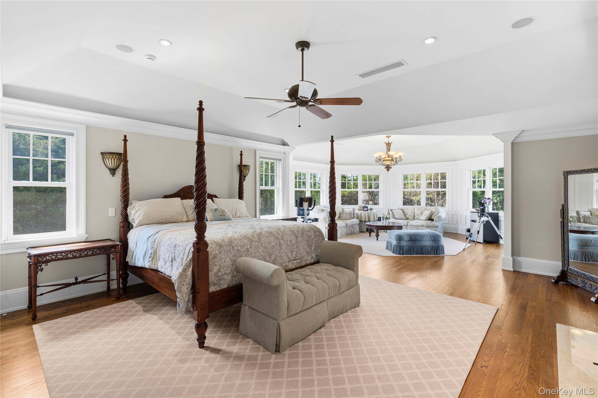 19 Jagger LN, Westhampton, NY 11977