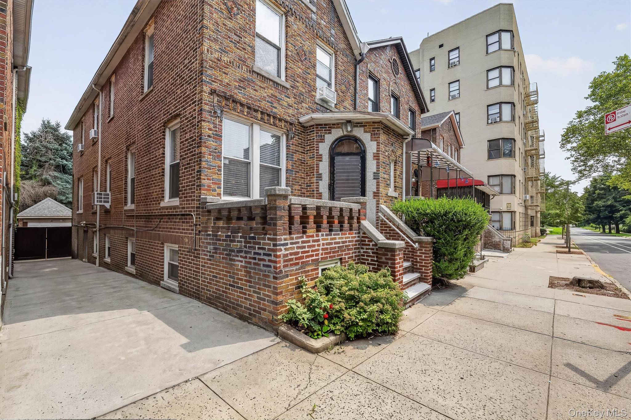 2218 Holland AVE, Bronx, NY 10467