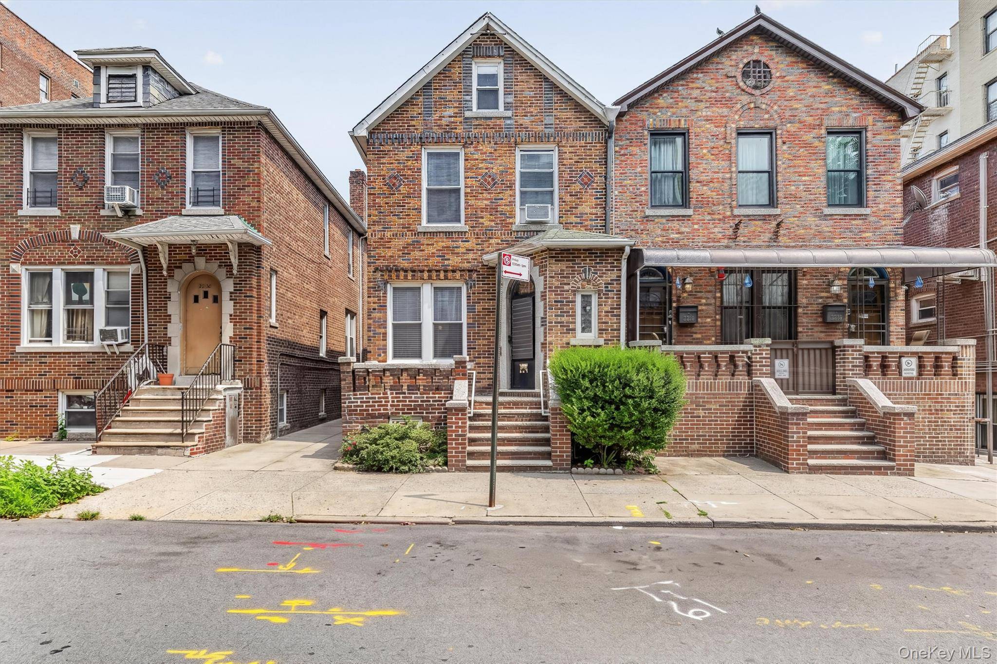 2218 Holland AVE, Bronx, NY 10467