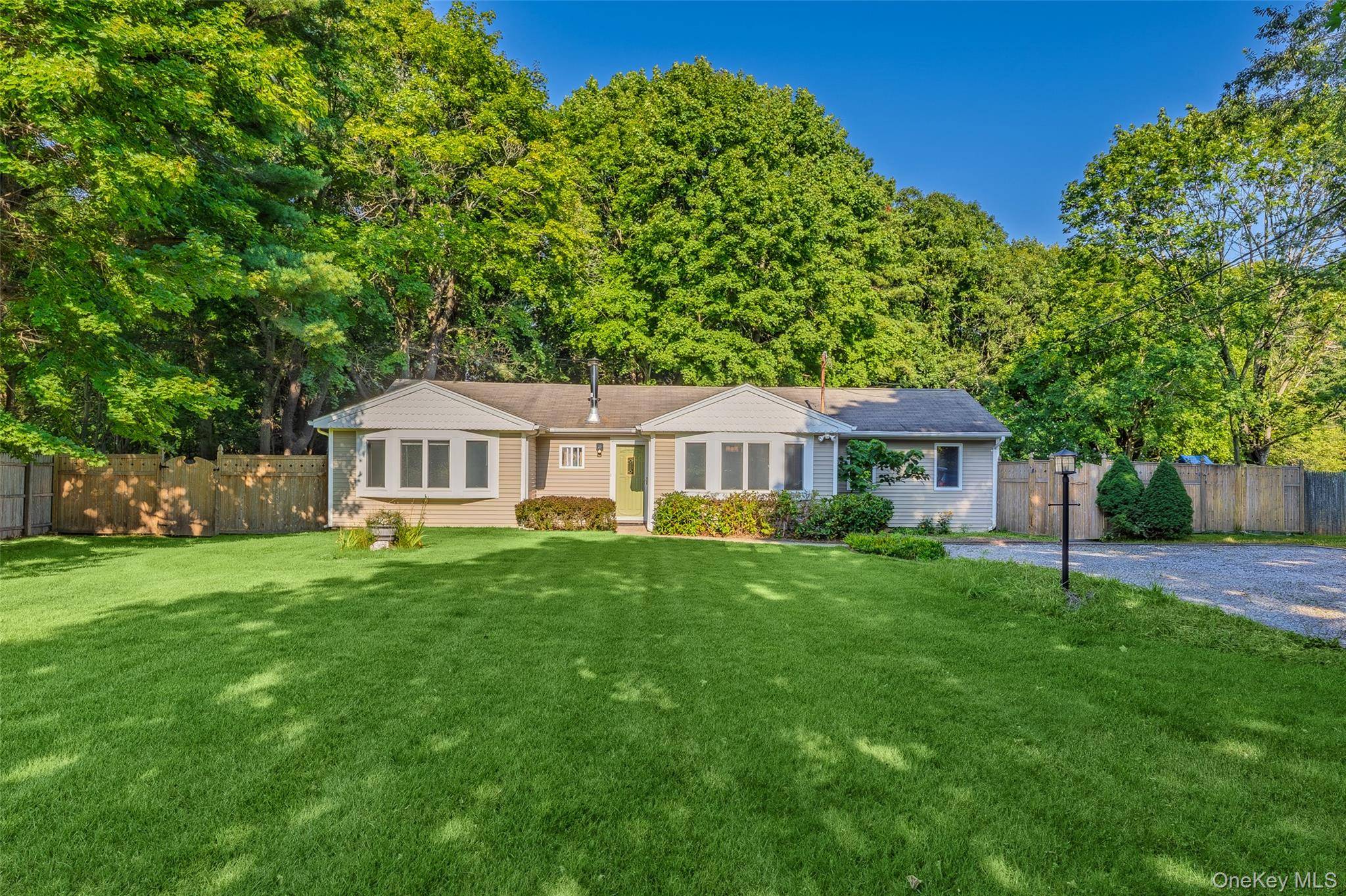 797 Waverly AVE, Holtsville, NY 11742