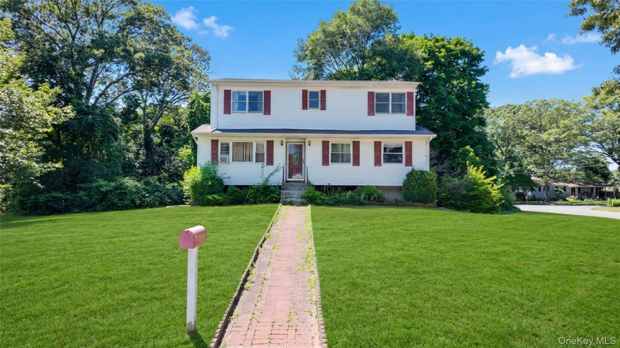 2 Custom LN, Port Jefferson Station, NY 11776