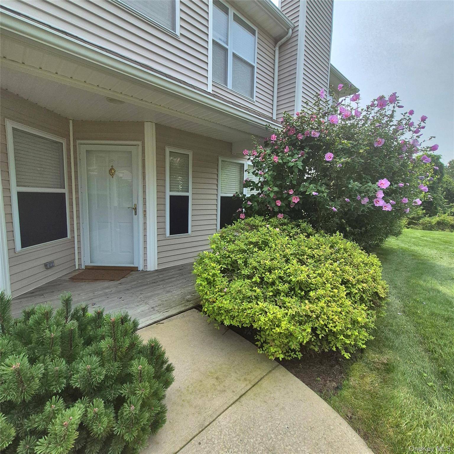 2501 Willow Pond DR, Riverhead, NY 11901