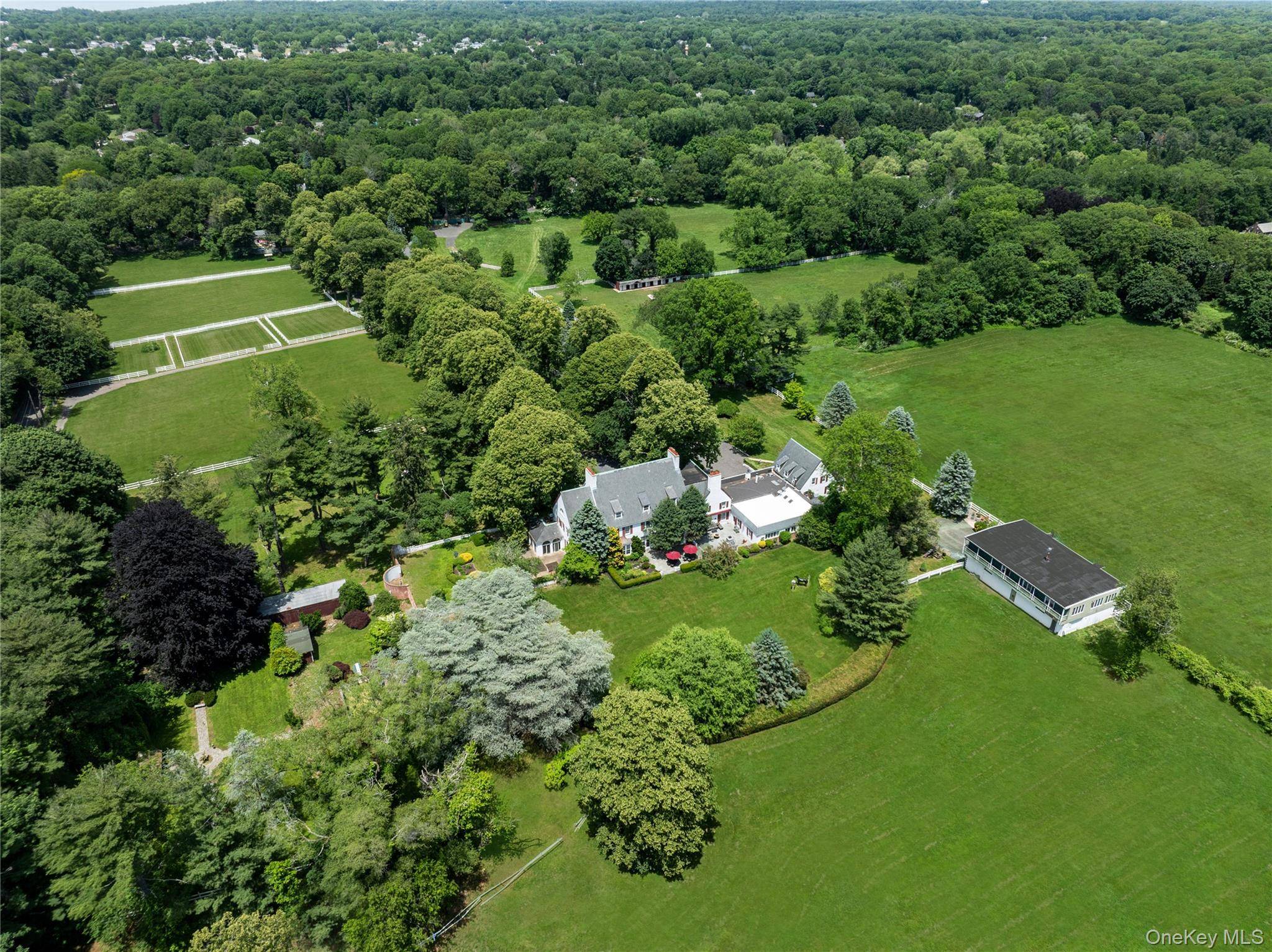 97 A Pound Hollow RD, Old Brookville, NY 11545