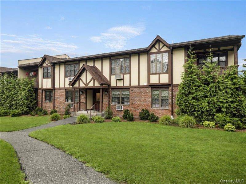 494 Sierra Vista LN, Valley Cottage, NY 10989