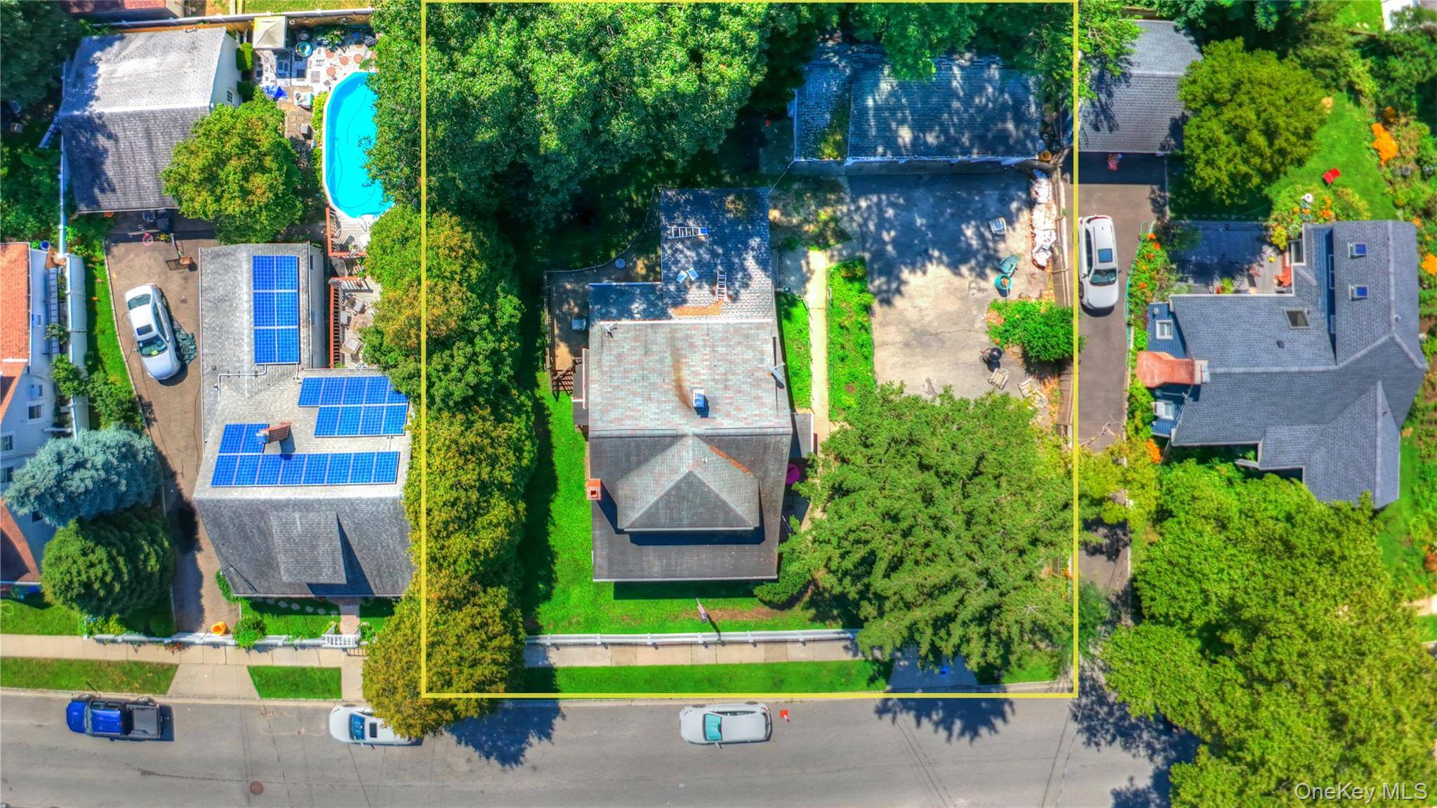 81 Notre Dame AVE, Hicksville, NY 11801
