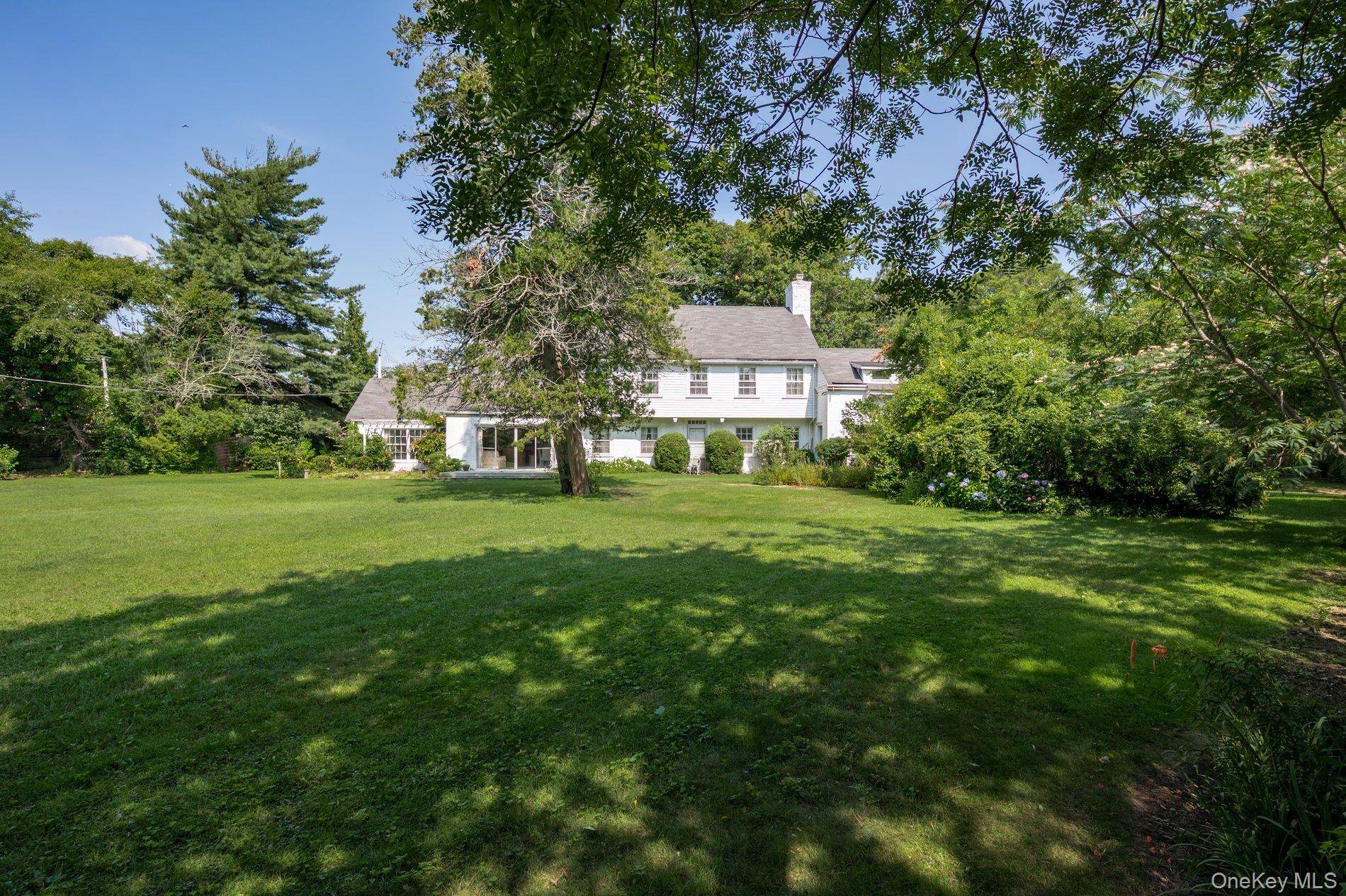 257 Adams LN, Hewlett Neck, NY 11557