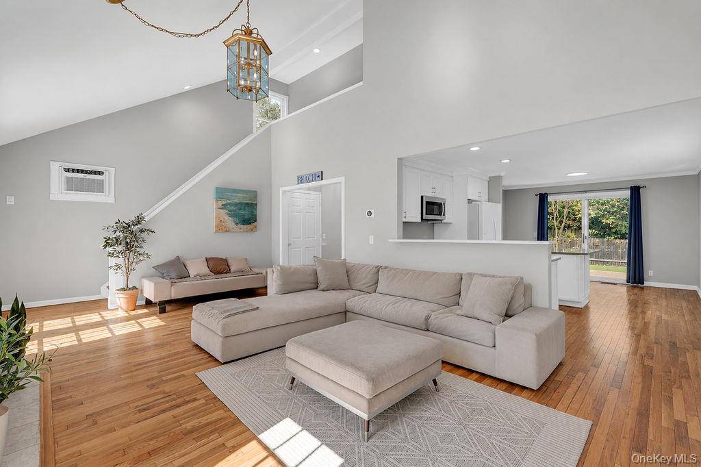 155 Little Fresh Pond RD, Southampton, NY 11968