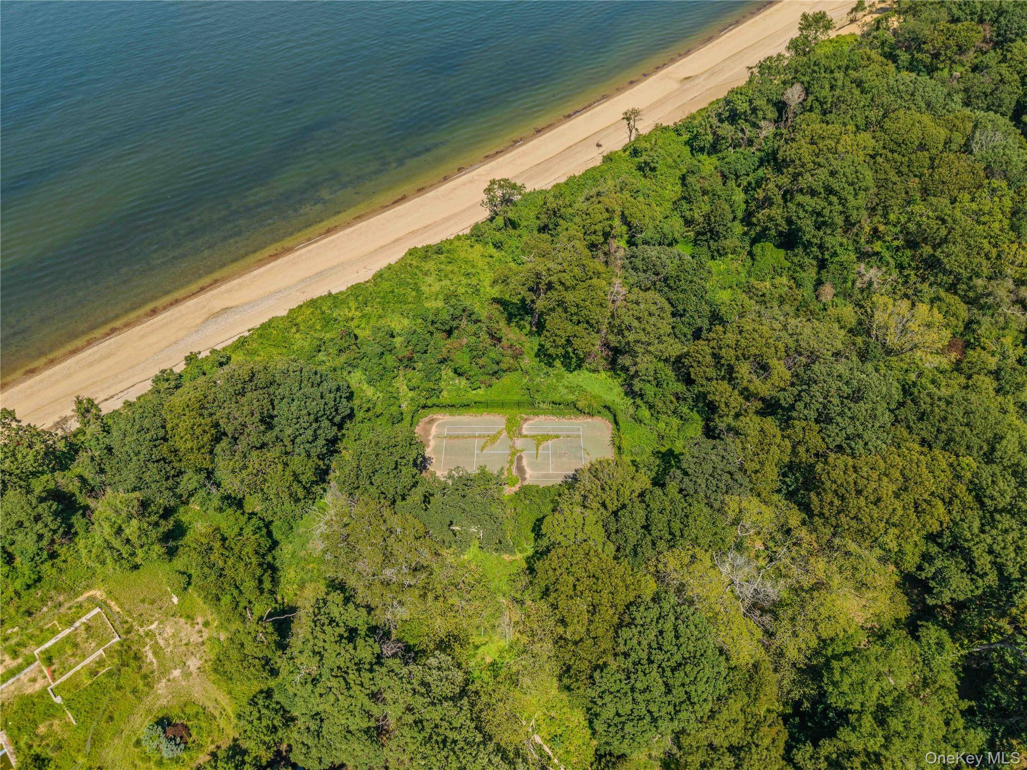 546 Long Beach RD, Nissequogue, NY 11780