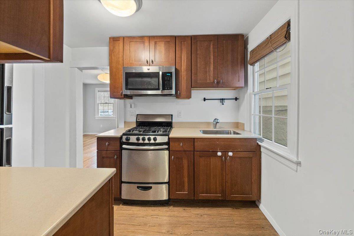 9 N Dearman ST, Irvington, NY 10533