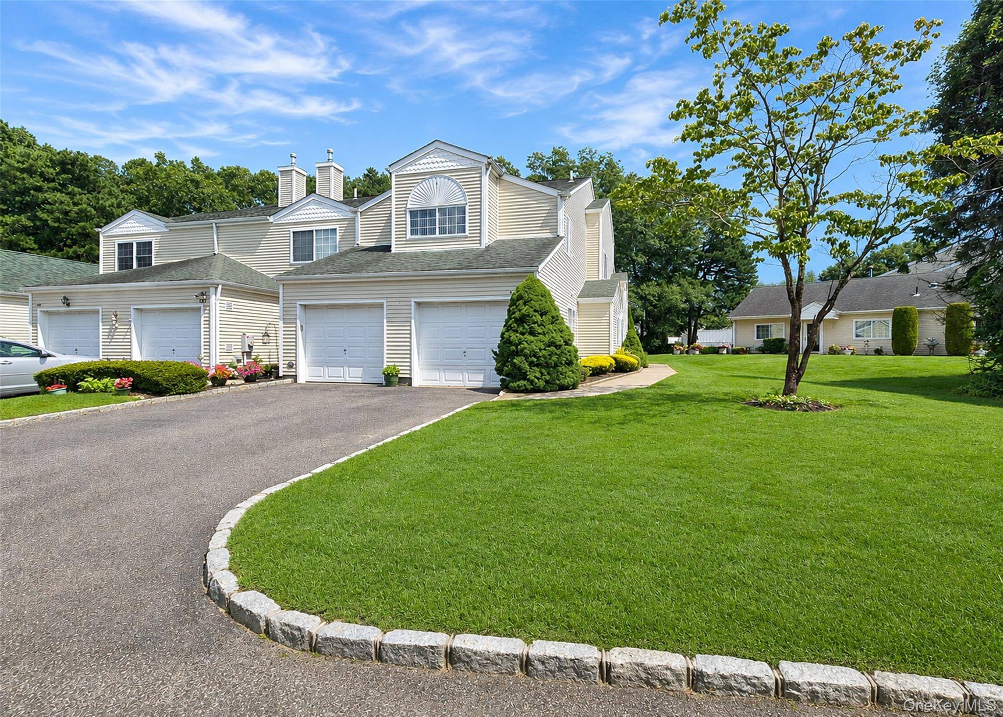 333 Prairie CT, Manorville, NY 11949
