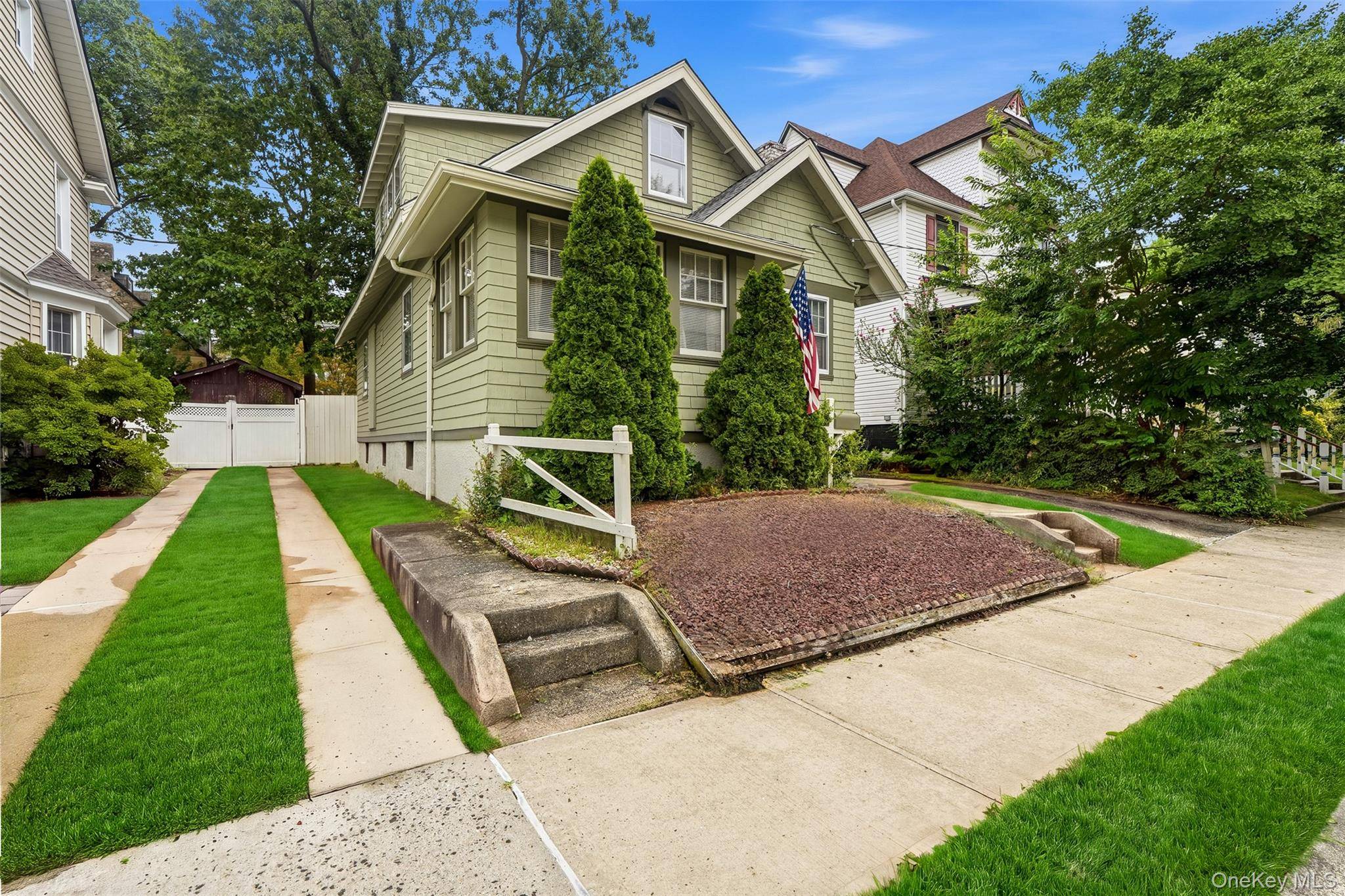 215 Demorest AVE, Staten Island, NY 10314