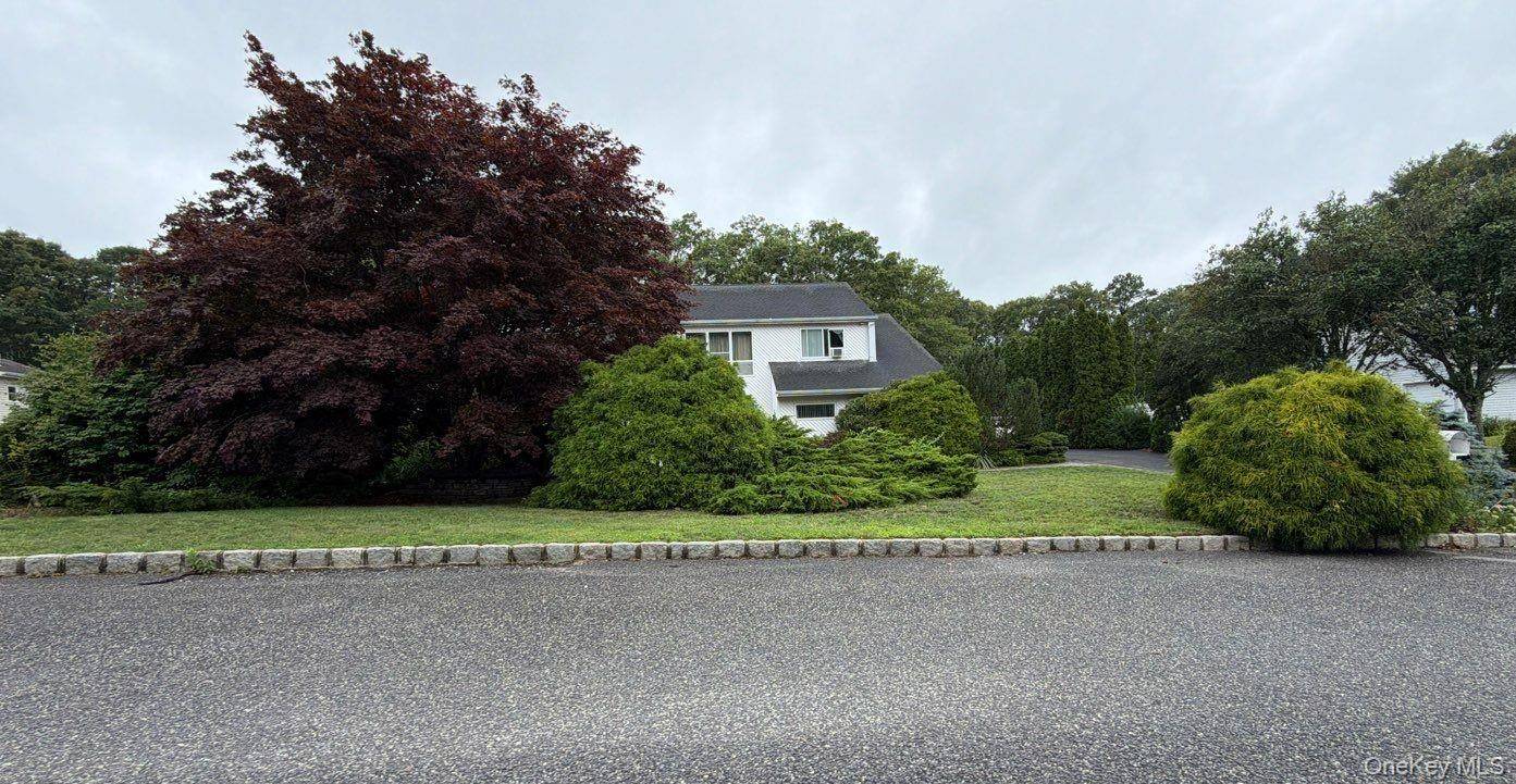 26 Bailey LN, Manorville, NY 11949