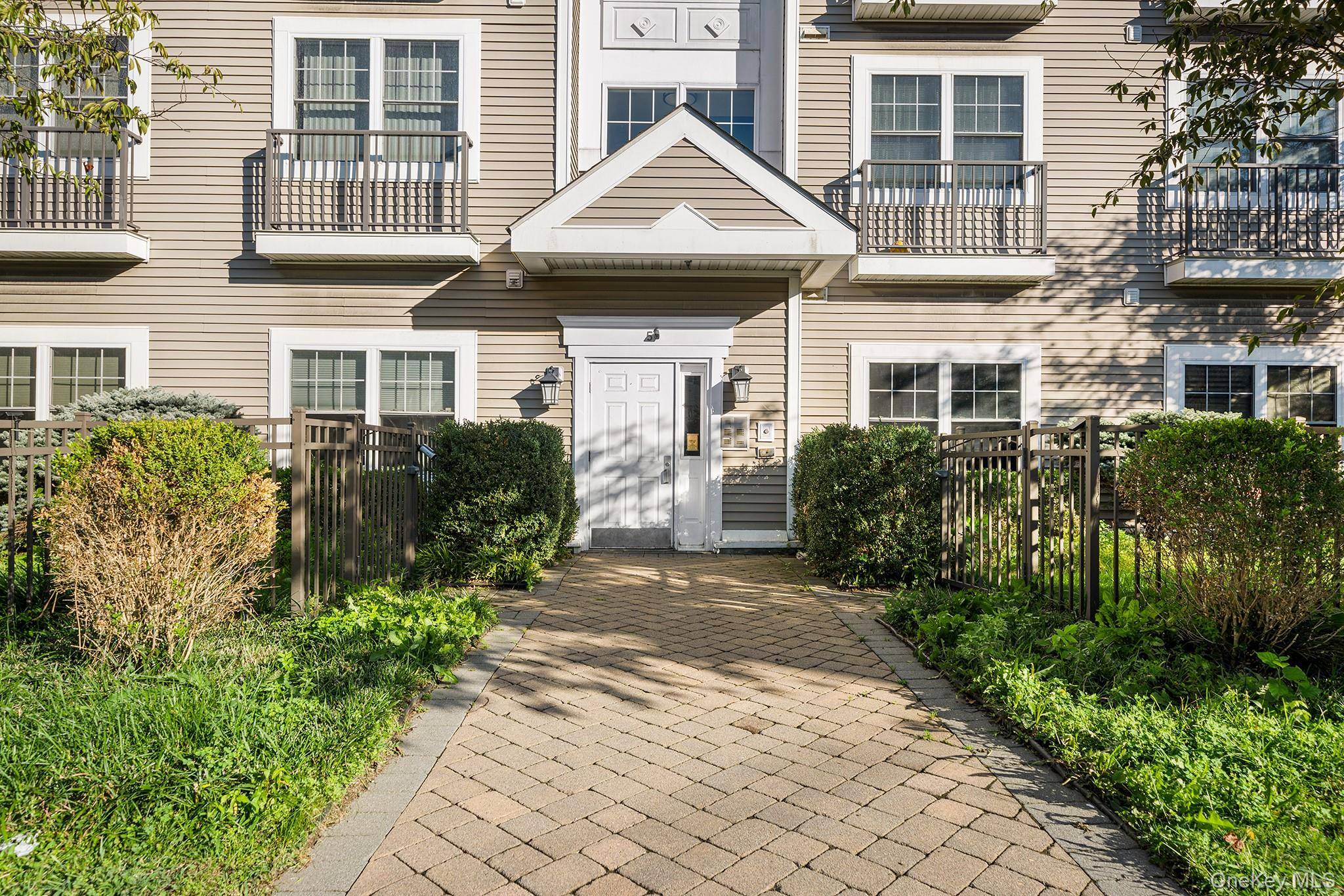 5 Minerva PL #2C, White Plains, NY 10601