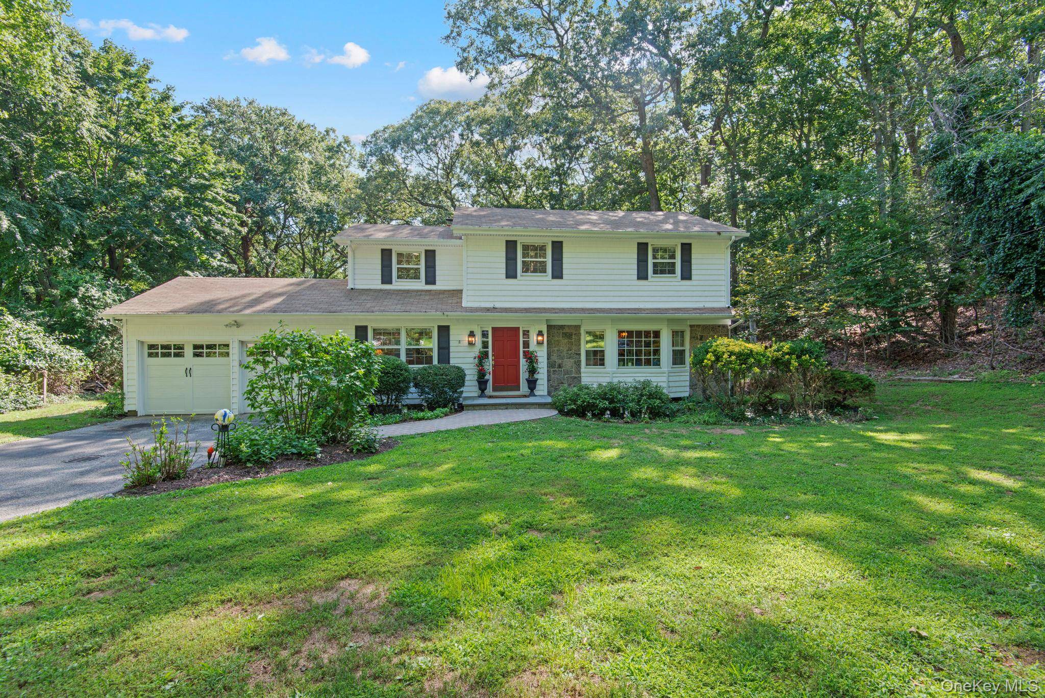 5 Harbor CT, Centerport, NY 11721