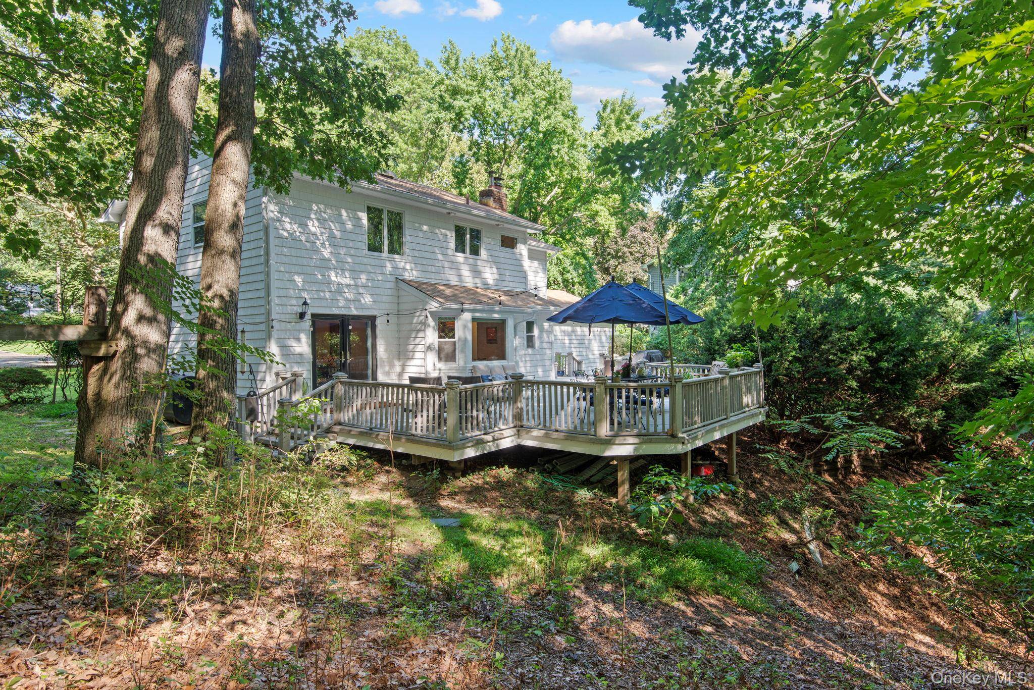5 Harbor CT, Centerport, NY 11721