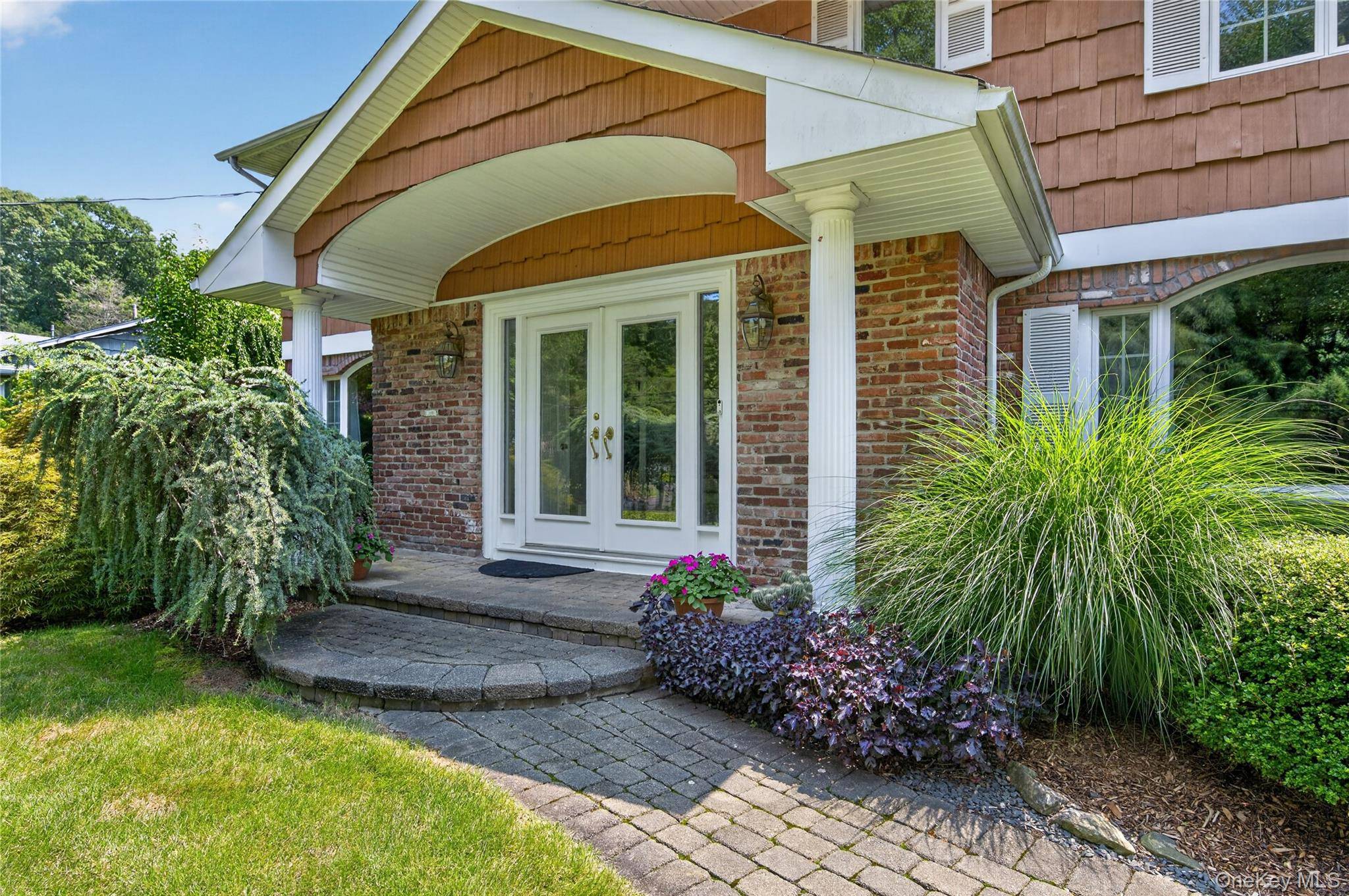 36 Arbor LN, Dix Hills, NY 11746
