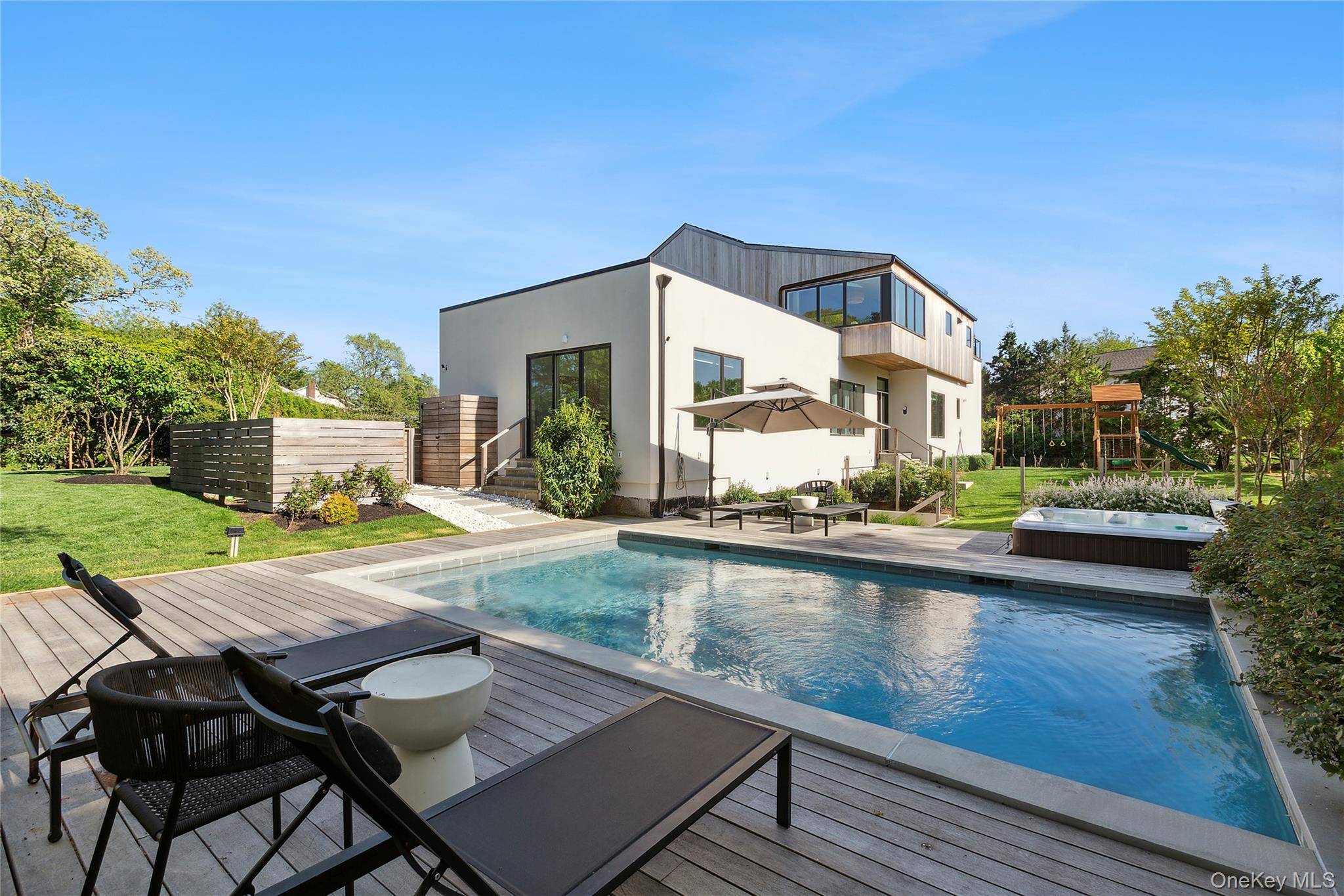 29 Monroe DR, Montauk, NY 11954