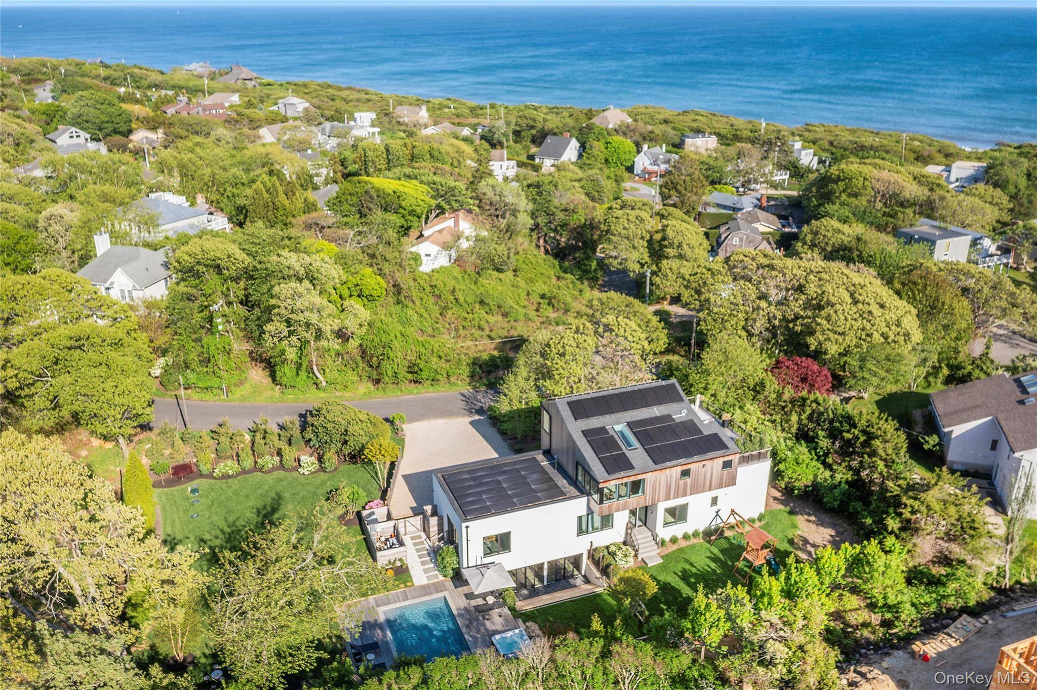 29 Monroe DR, Montauk, NY 11954
