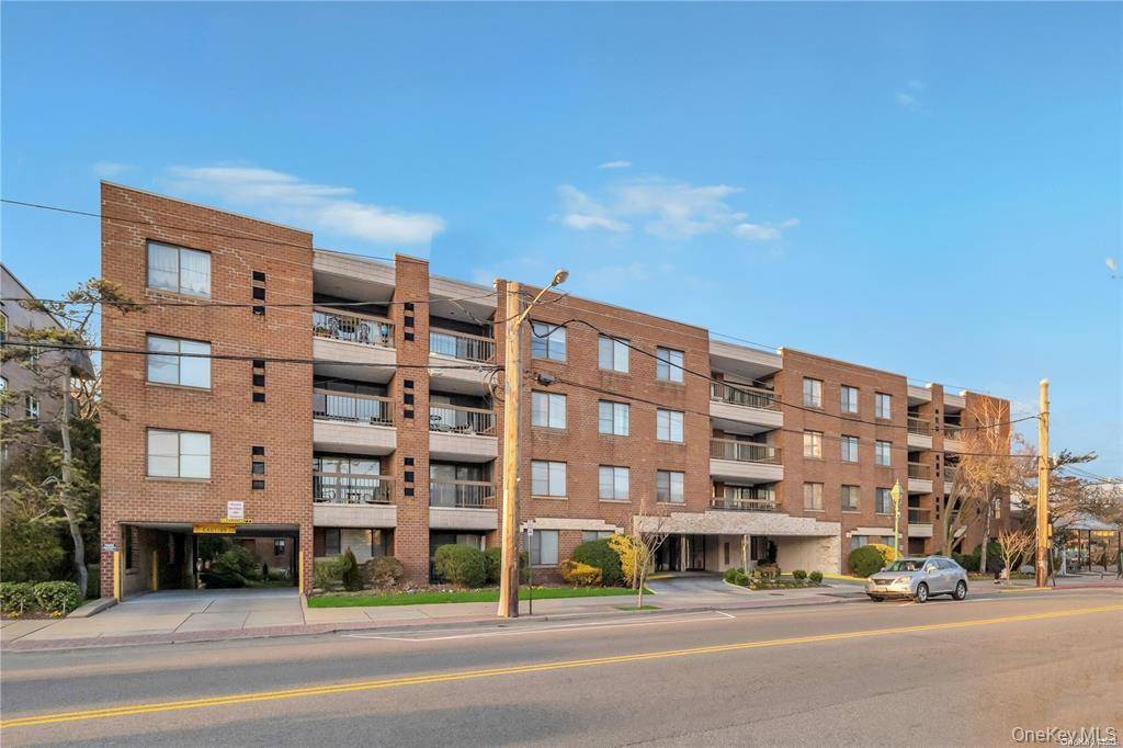 376 Central AVE #2N, Lawrence, NY 11559
