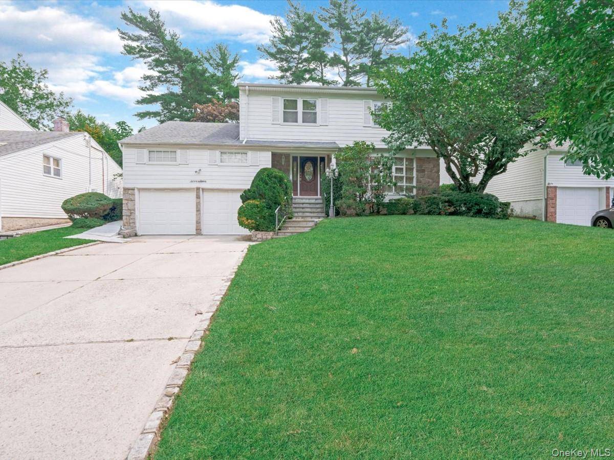 17 Cambridge RD, Great Neck, NY 11023