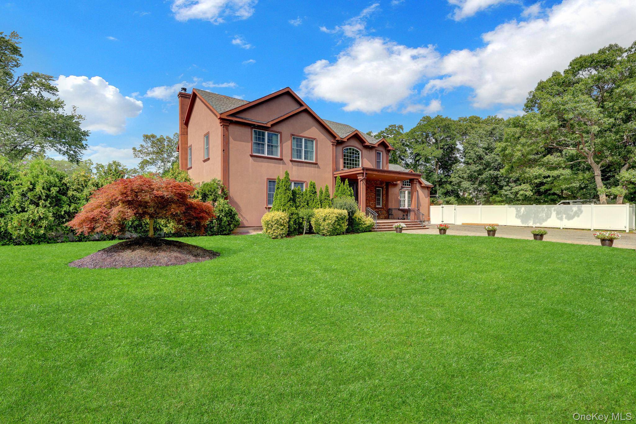 21 Morris AVE, Patchogue, NY 11772