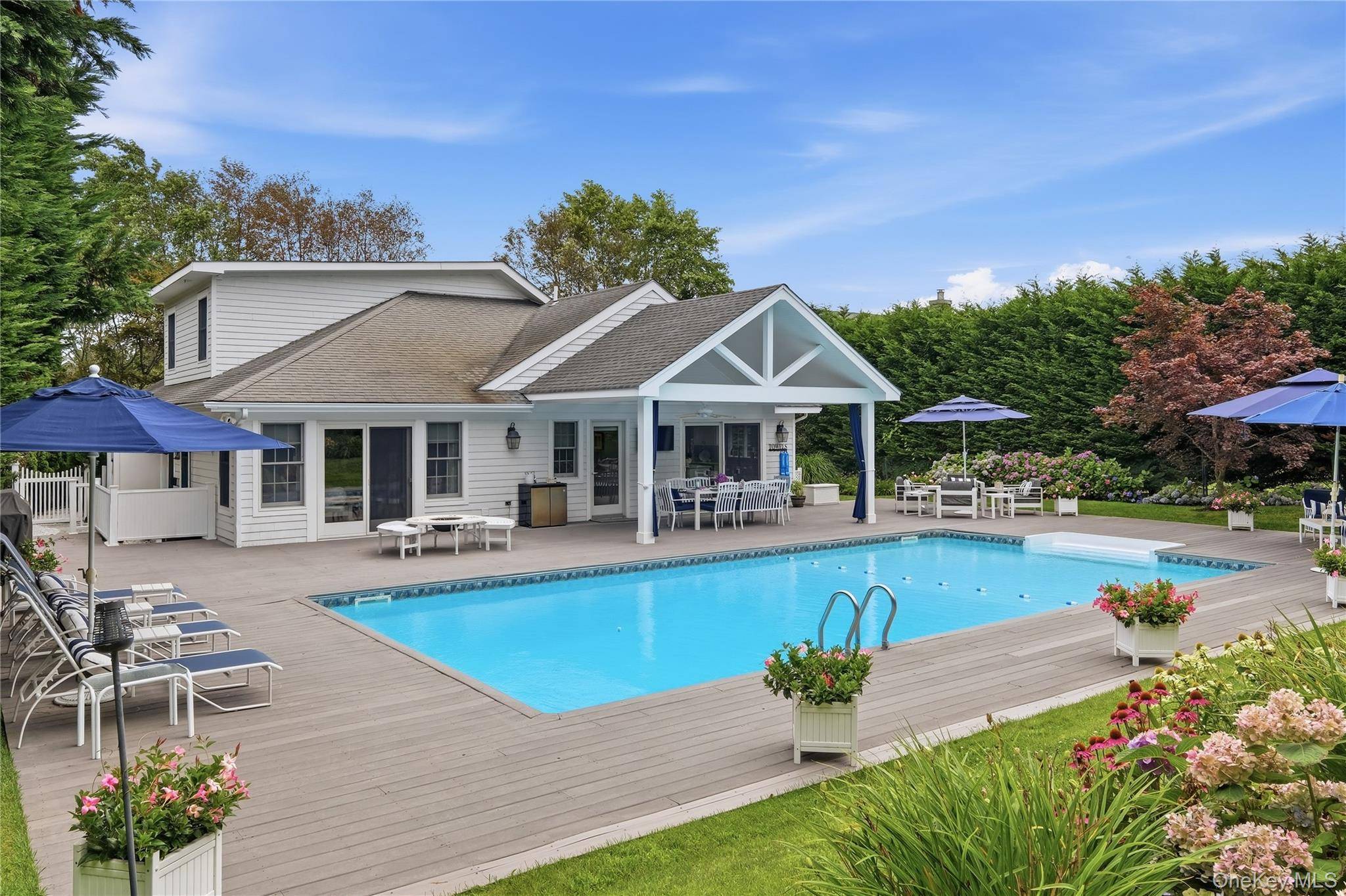 5 Juniper LN, Southampton, NY 11968