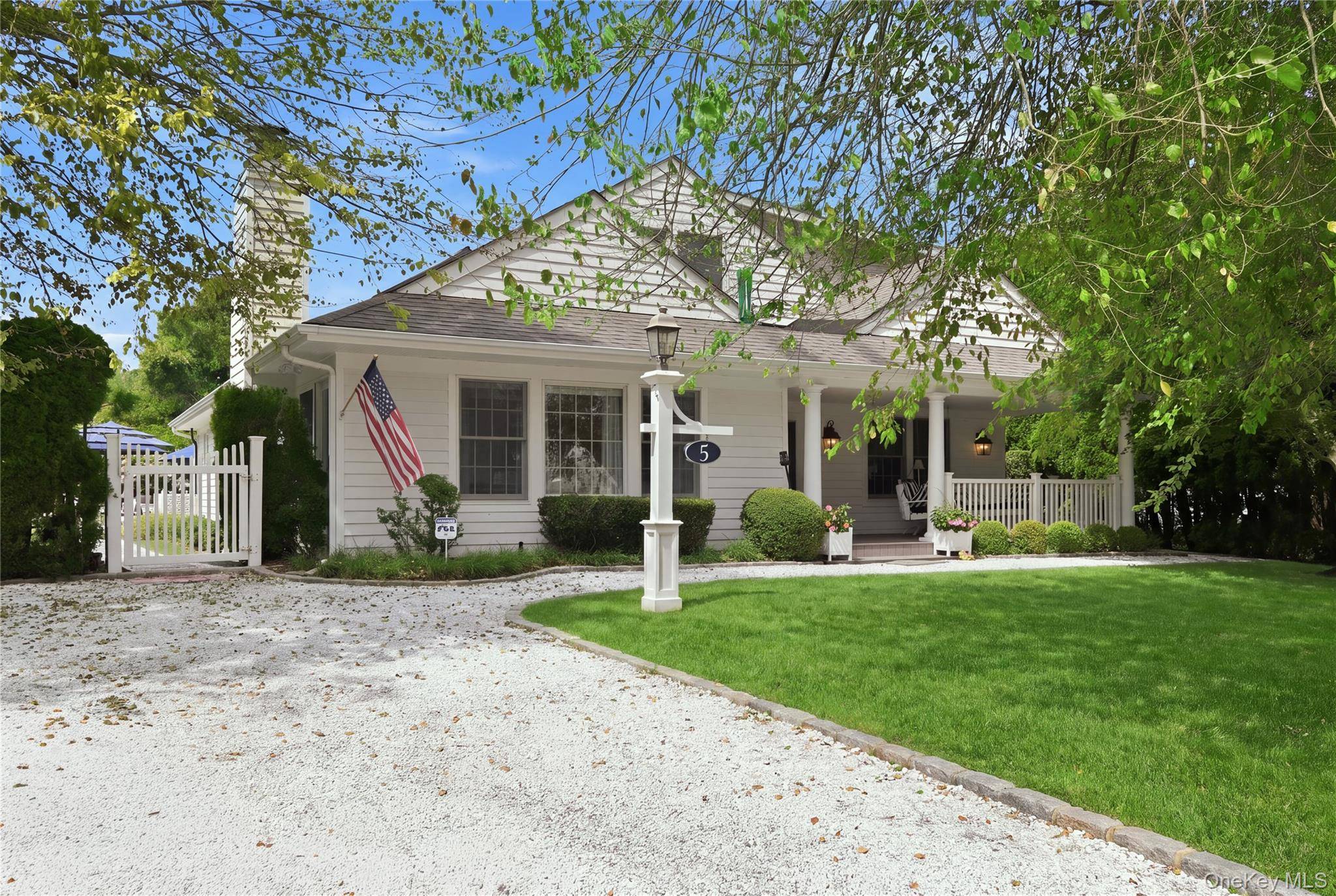 5 Juniper LN, Southampton, NY 11968