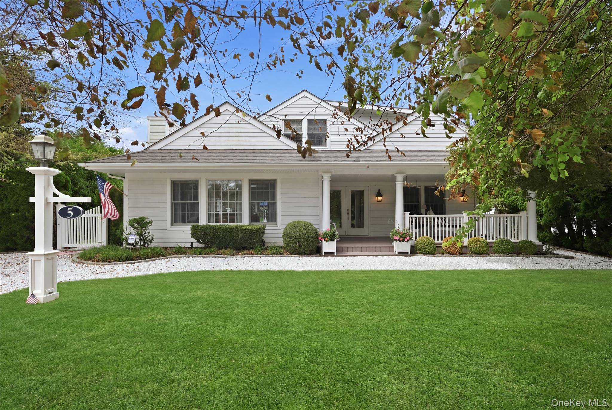 5 Juniper LN, Southampton, NY 11968