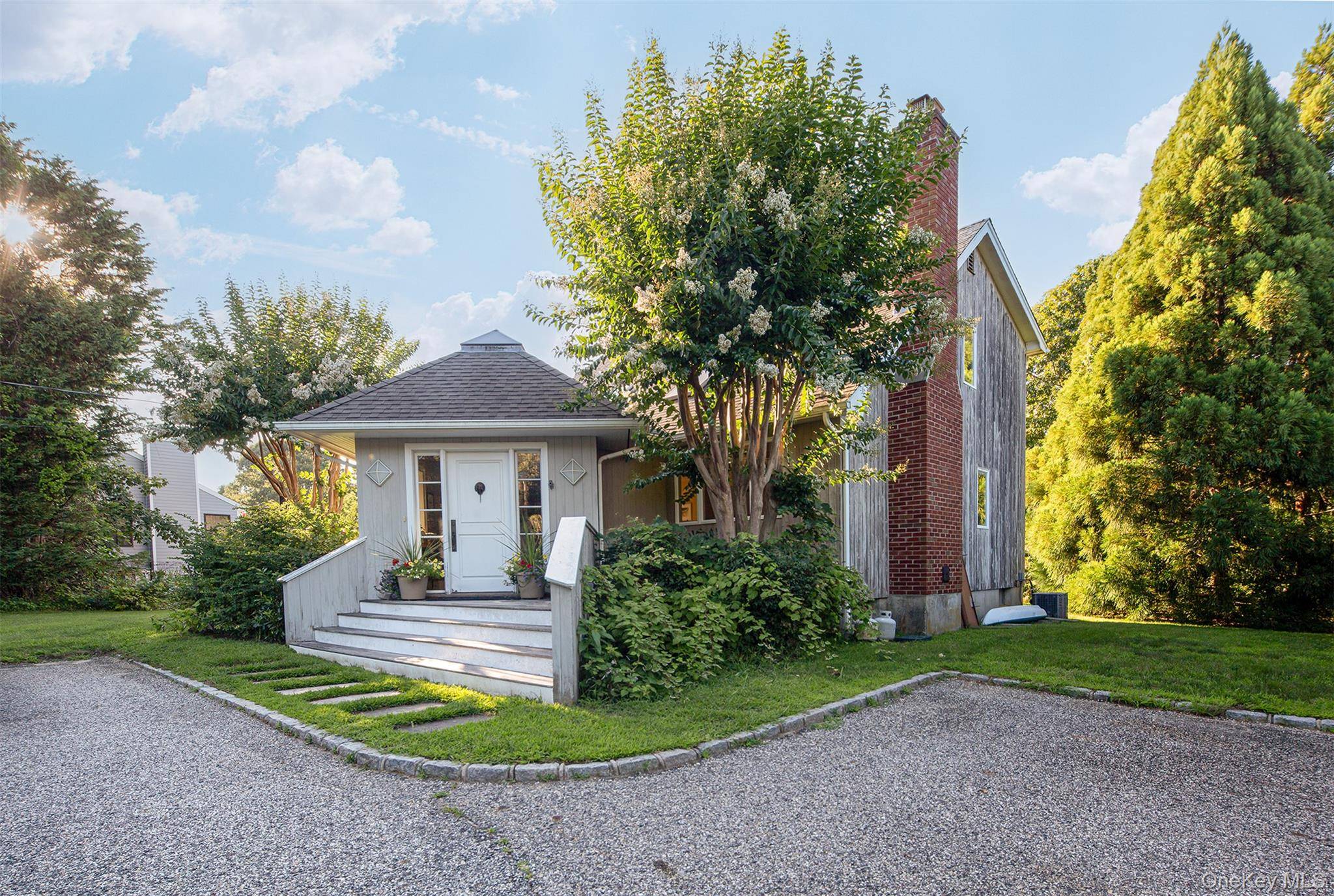 33 Hilltop RD, Southampton, NY 11968