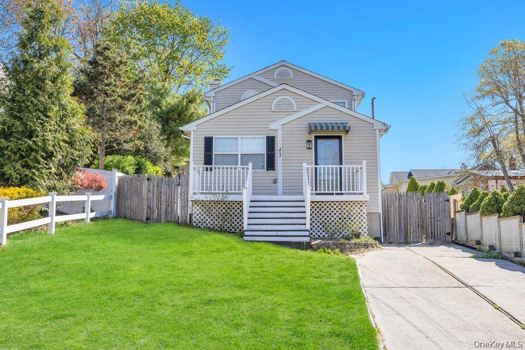 43 Comus RD, Rocky Point, NY 11778
