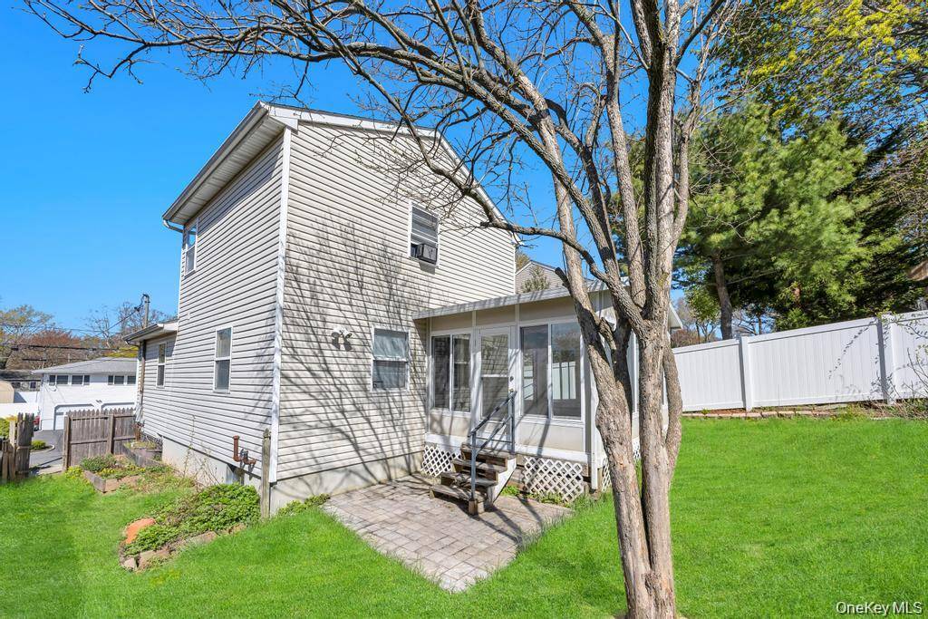 43 Comus RD, Rocky Point, NY 11778