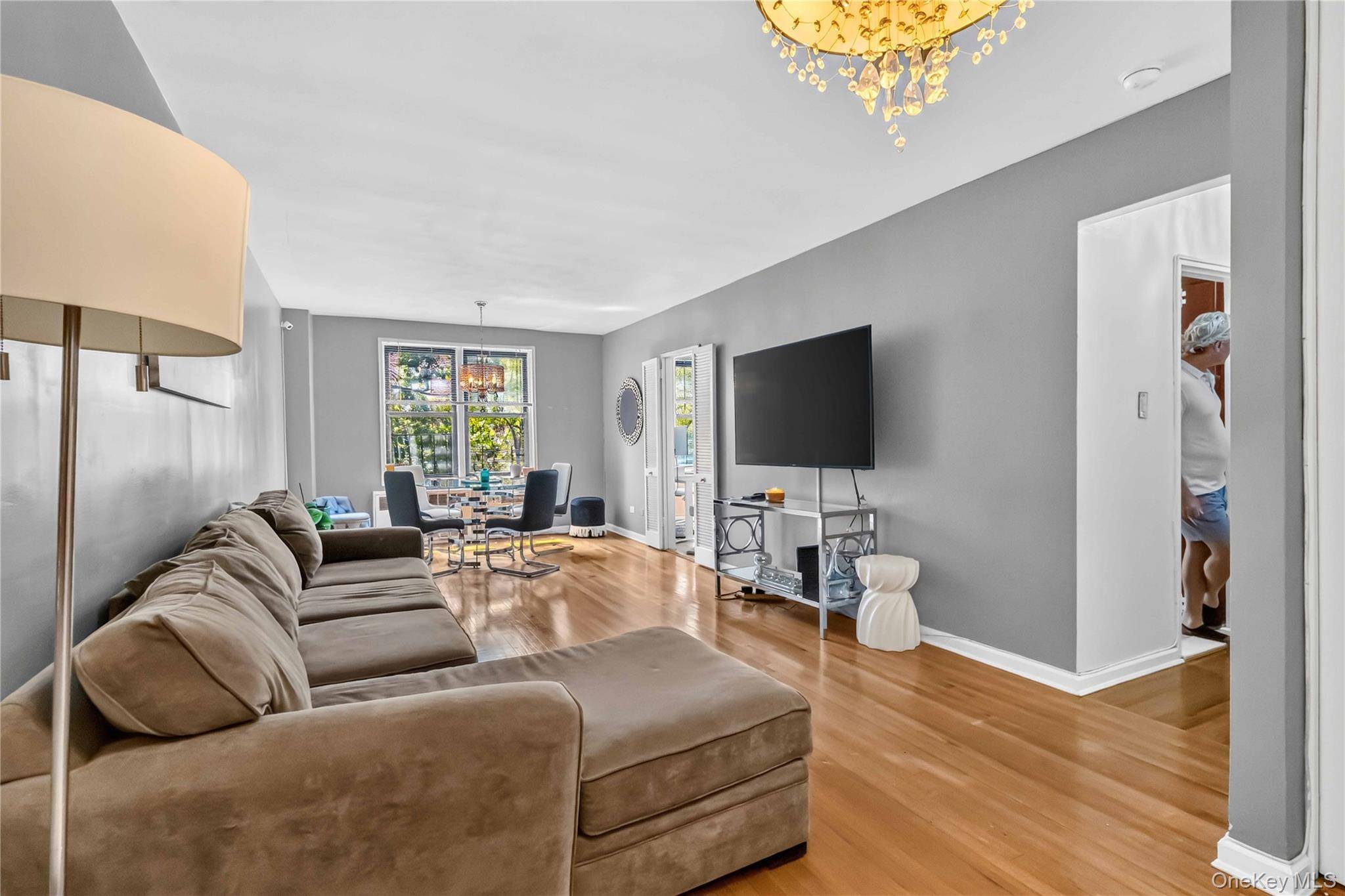 665 Thwaites PL #5H, Bronx, NY 10467