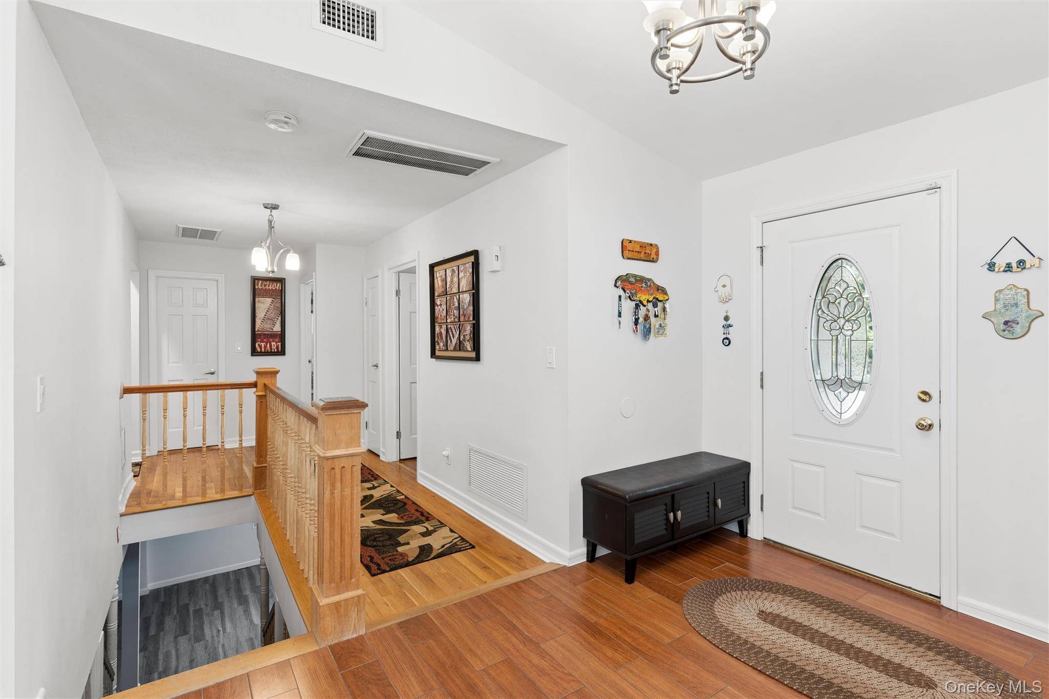 3 Beltane DR, Dix Hills, NY 11746
