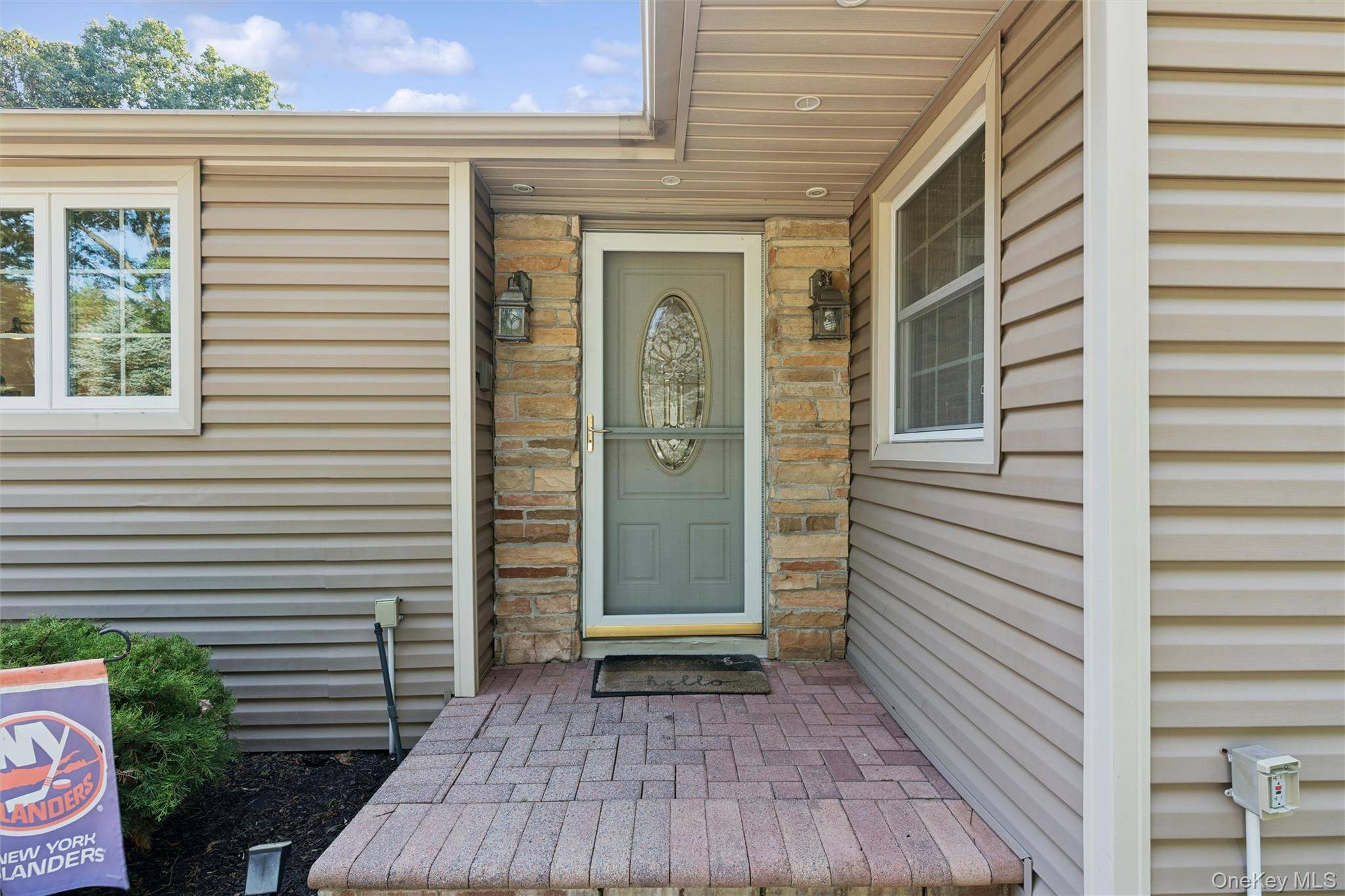 3 Beltane DR, Dix Hills, NY 11746