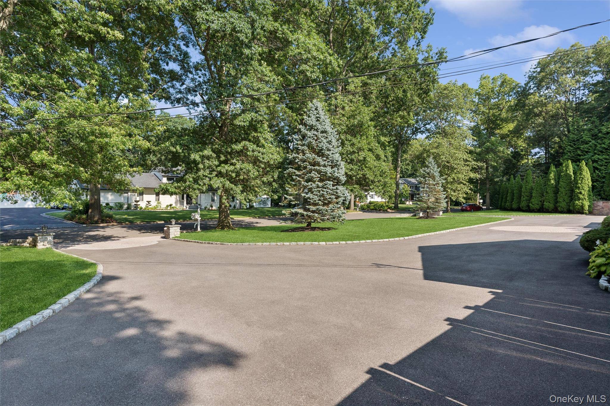 3 Beltane DR, Dix Hills, NY 11746