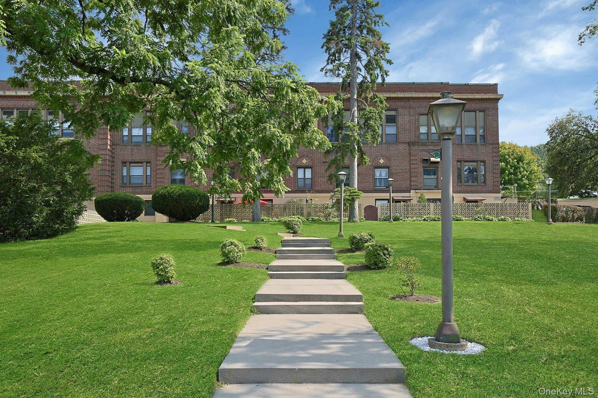 60 Kensico RD #13, Thornwood, NY 10594
