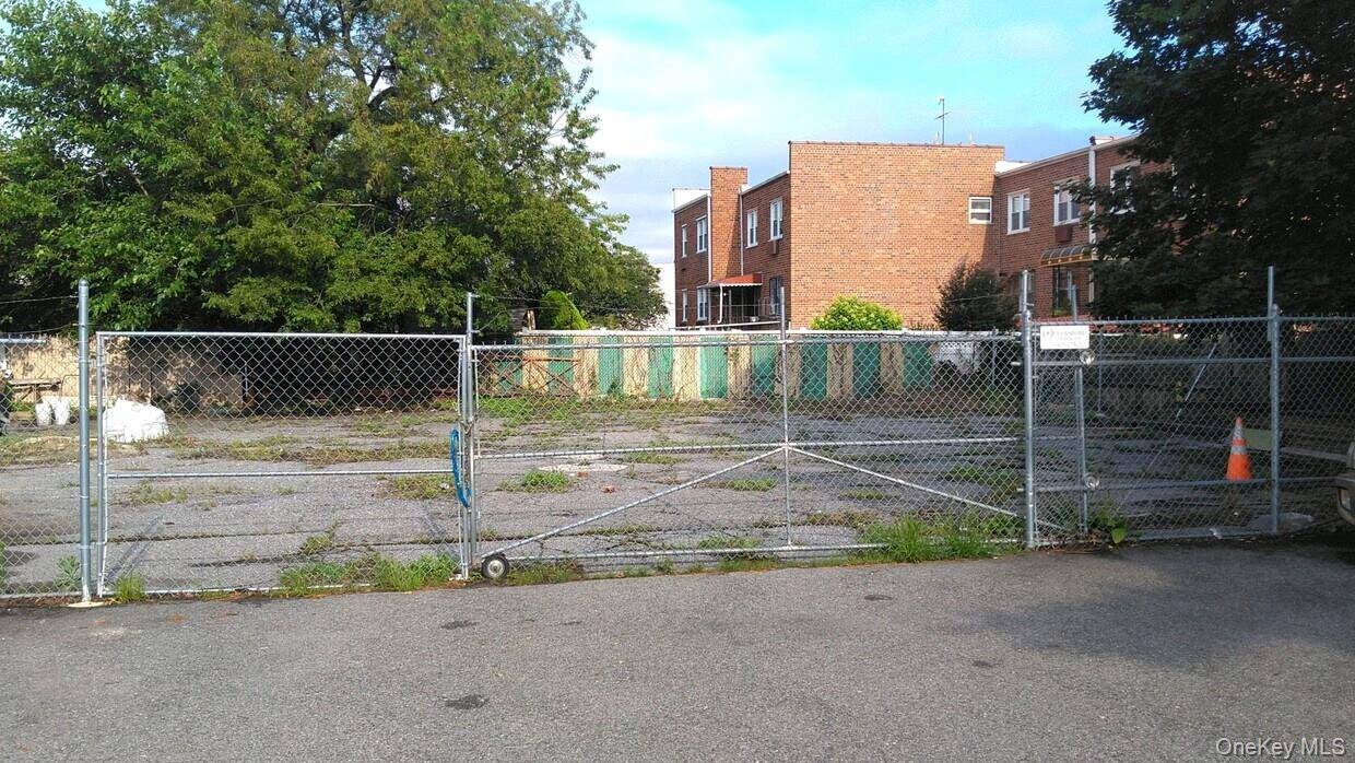 75-11 75-13 METROPOLITAN AVE, Middle Village, NY 11378