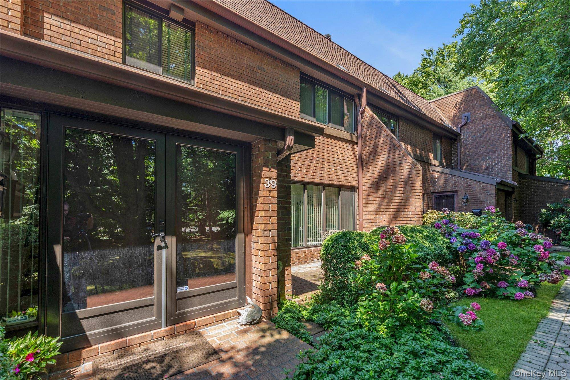 39 Spring HOLW, Roslyn, NY 11576
