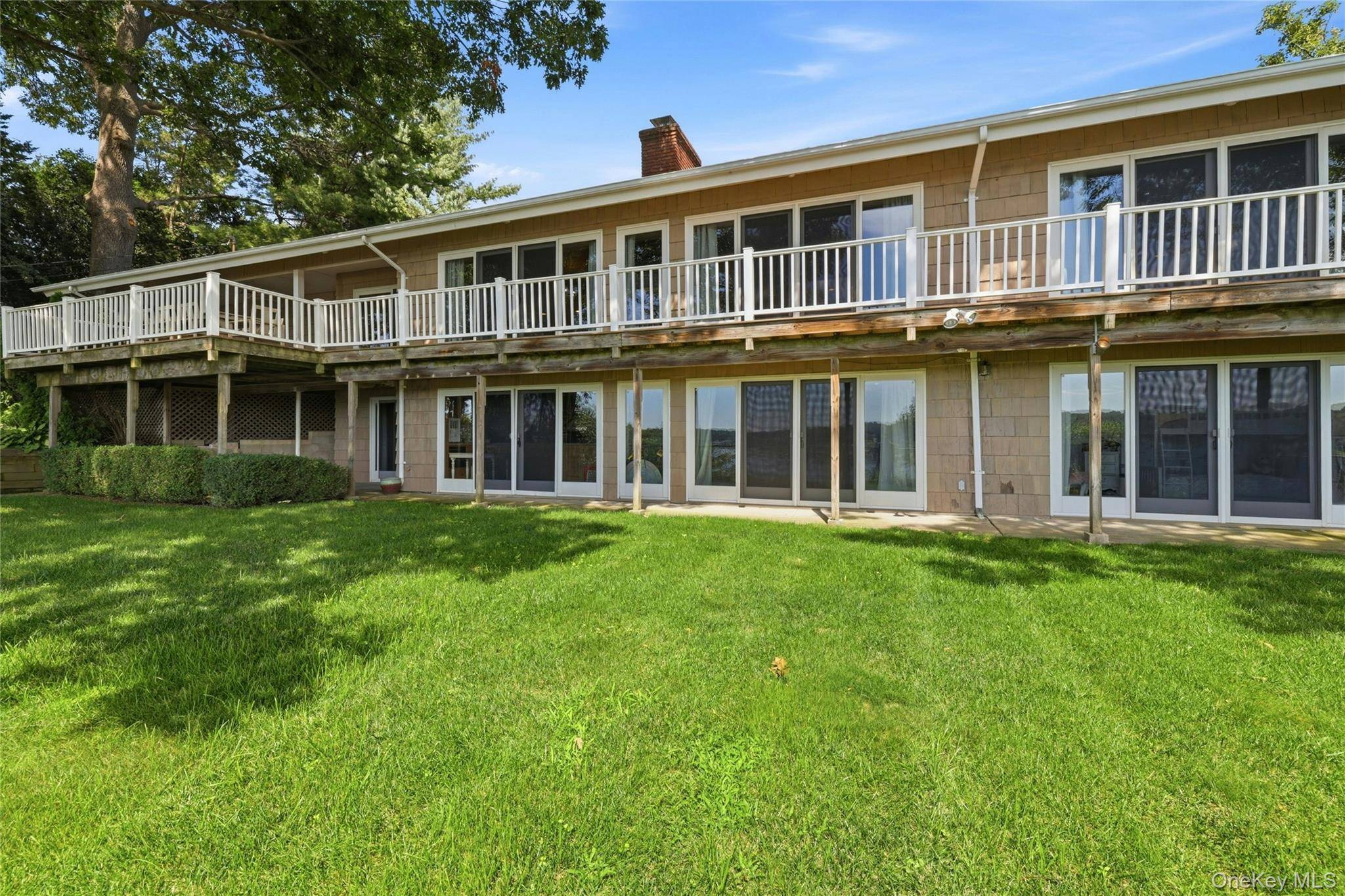 9 Kanes LN, Huntington Bay, NY 11743