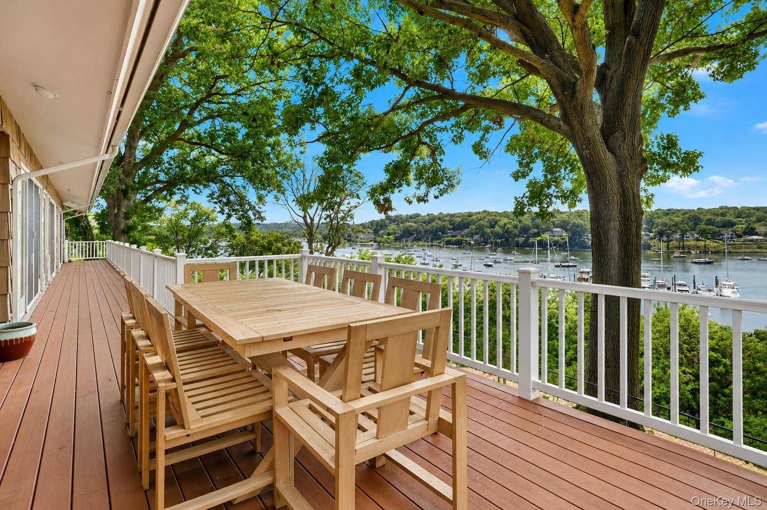 9 Kanes LN, Huntington Bay, NY 11743